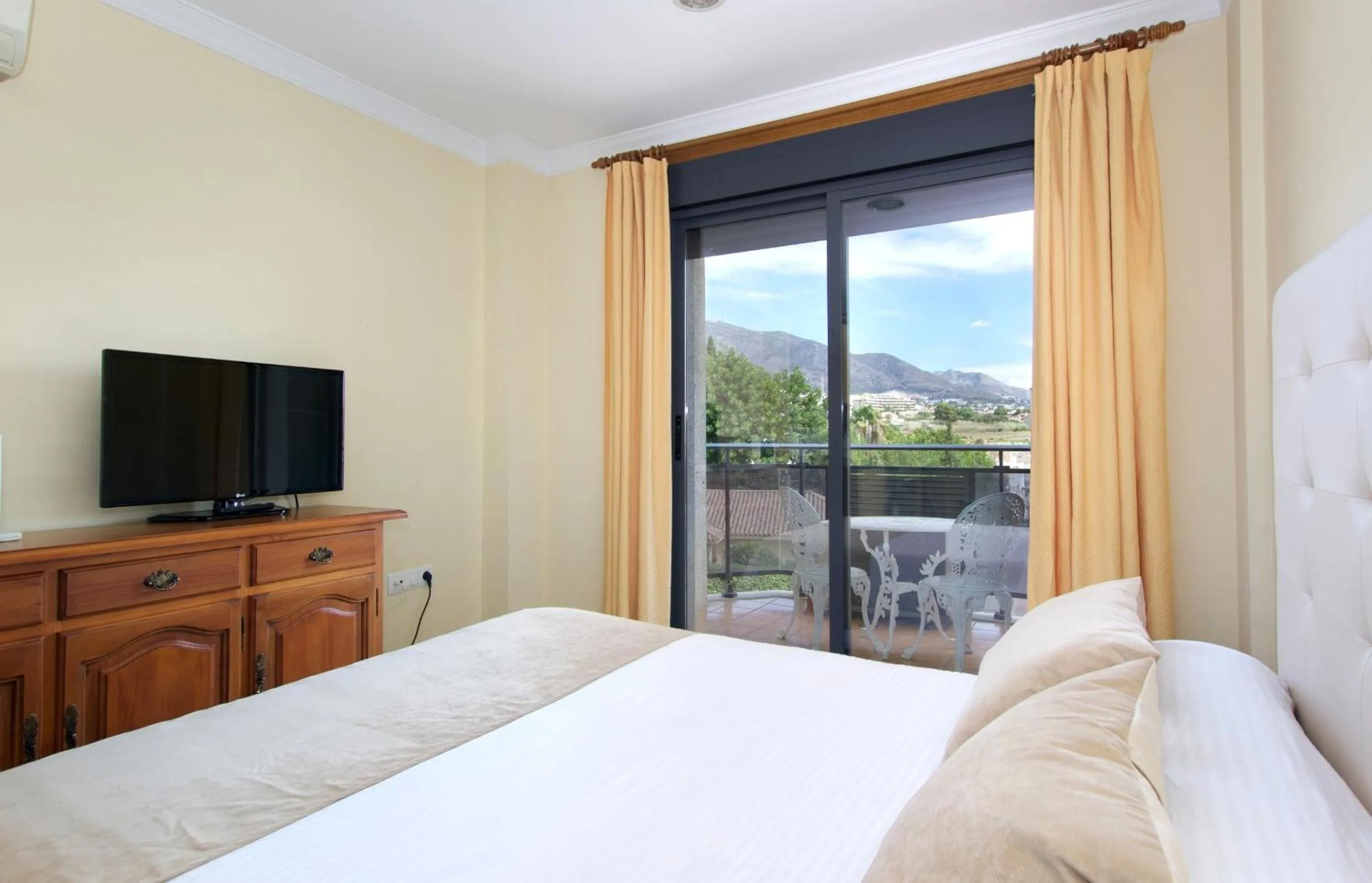 Decorative detail, Bed in Apartamentos Nuriasol