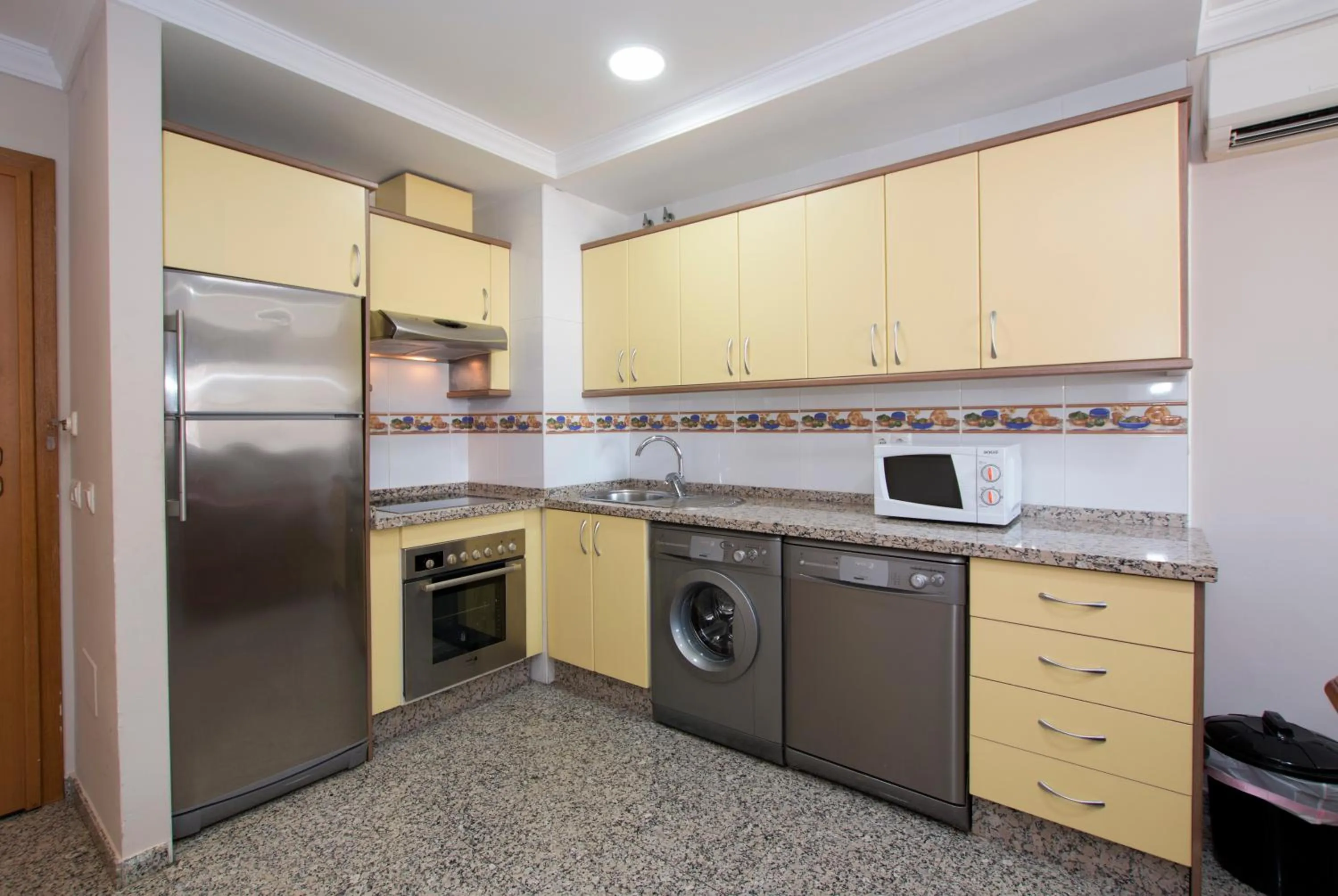 Kitchen or kitchenette in Apartamentos Nuriasol