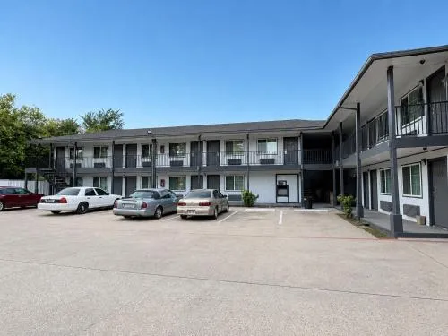 All Season Suites Inn