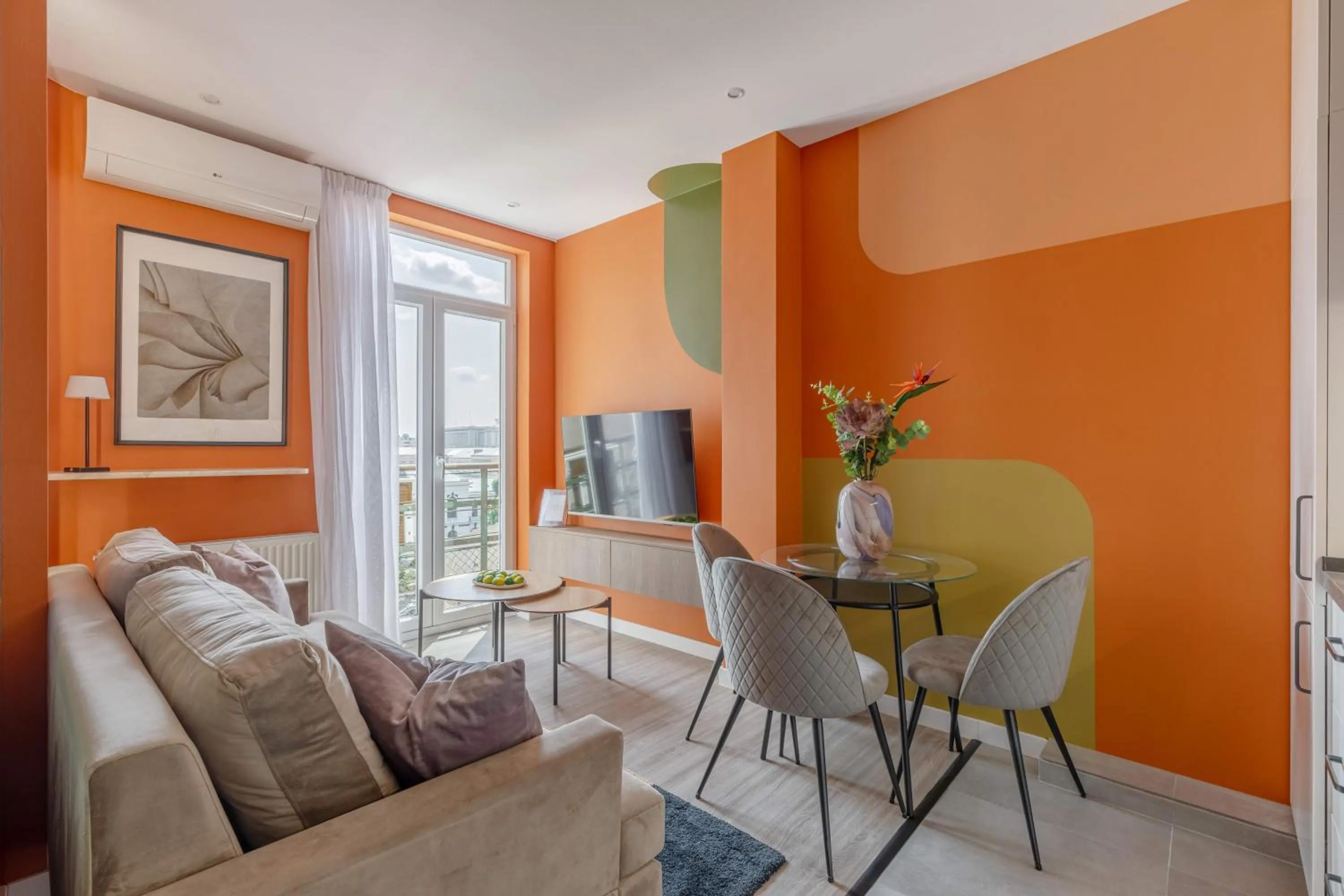 Amazing Style, Bright Colors, Balconies, 1BR near The Faculty of Law