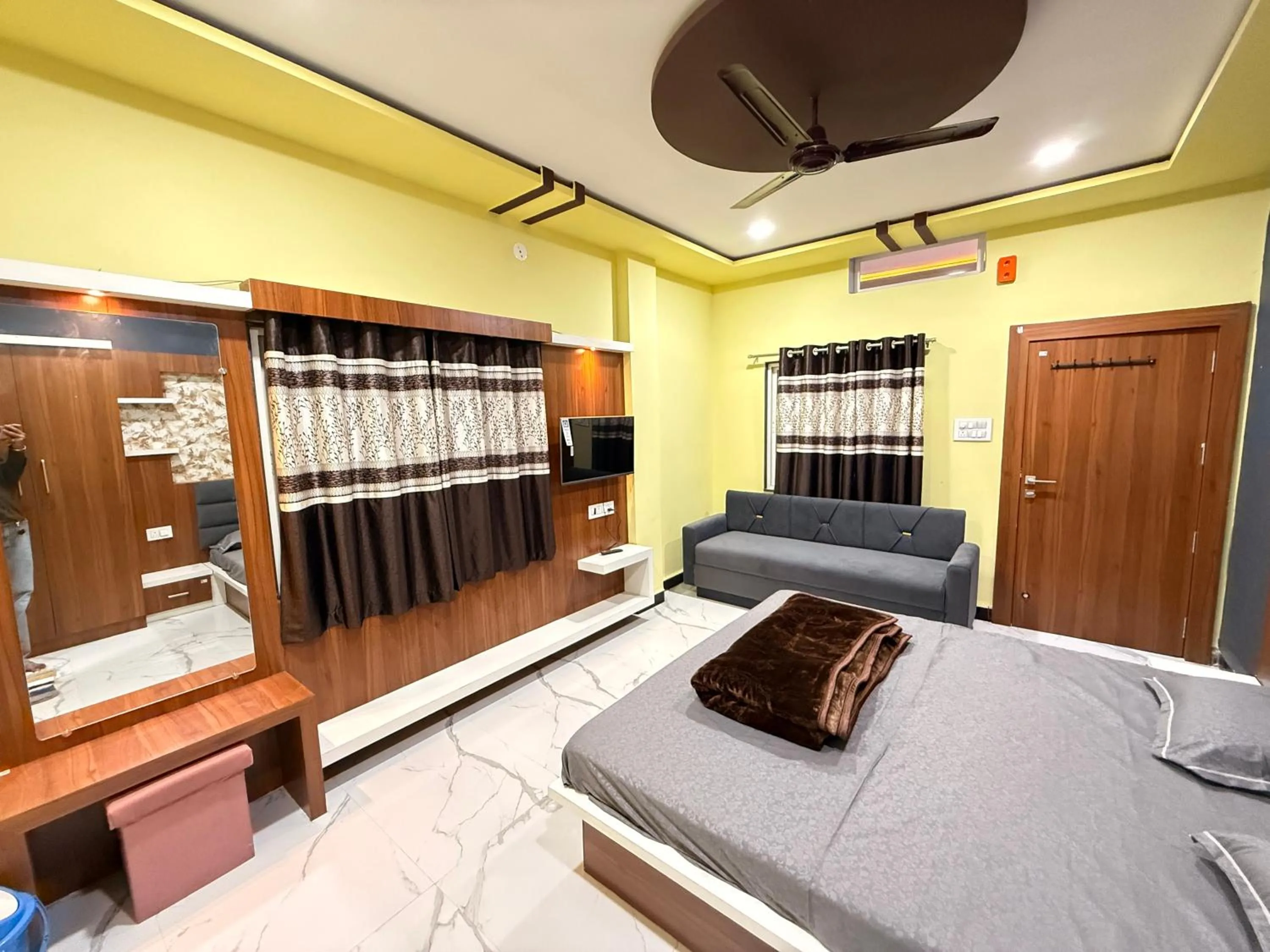 Hotel Shree Radhe Krishna