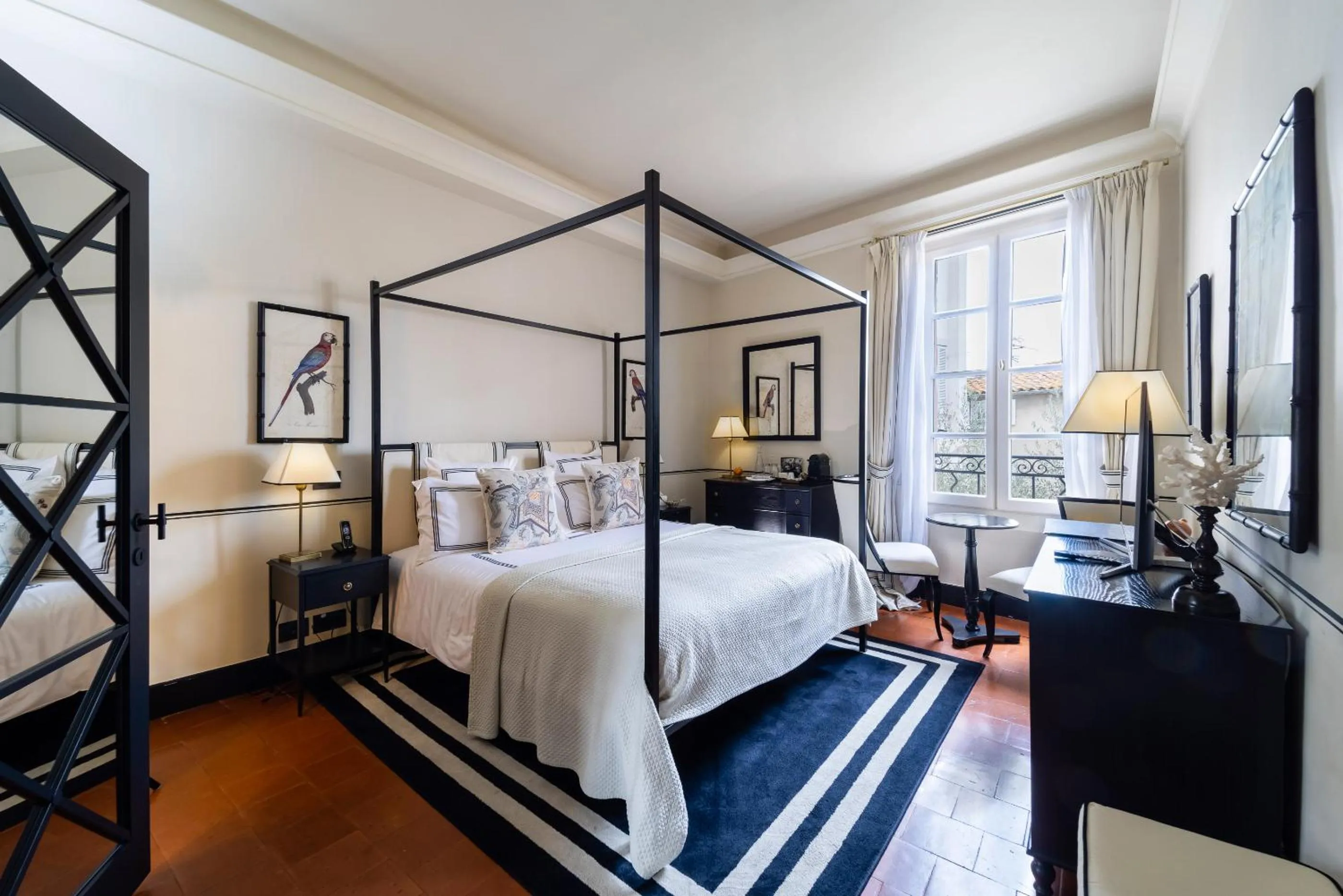 Bedroom, Bed in Le Yaca Saint-Tropez