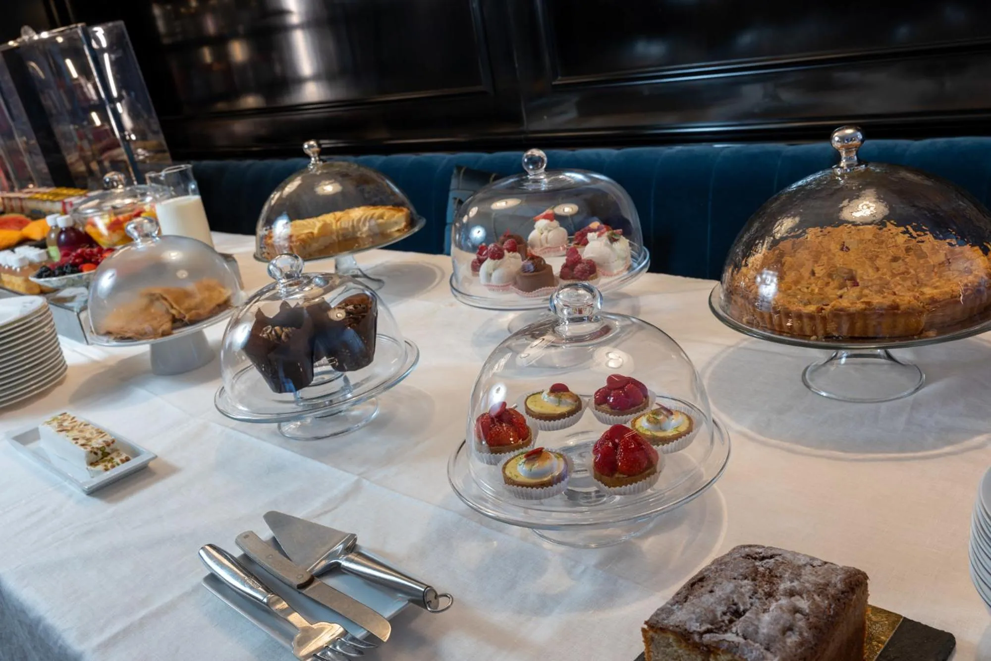 Buffet breakfast in Le Yaca Saint-Tropez