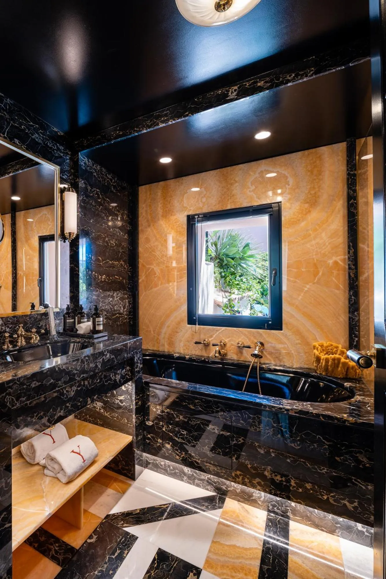 Bathroom in Le Yaca Saint-Tropez