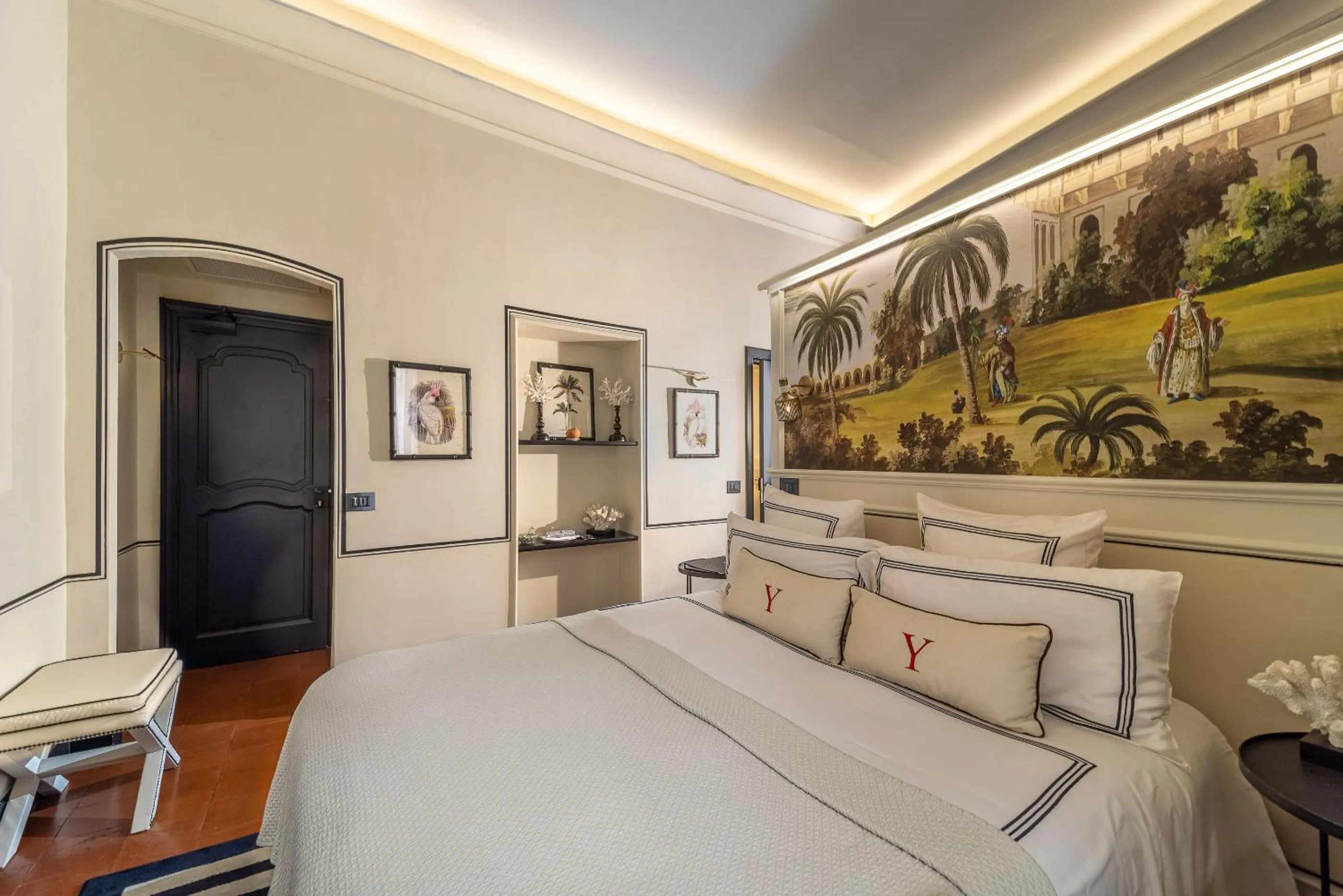 Bedroom, Bed in Le Yaca Saint-Tropez