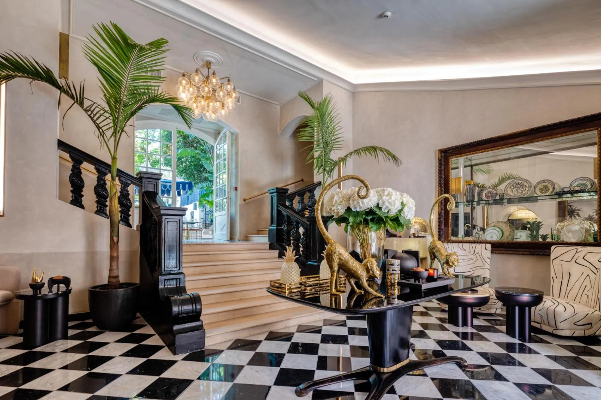 Lobby or reception in Le Yaca Saint-Tropez