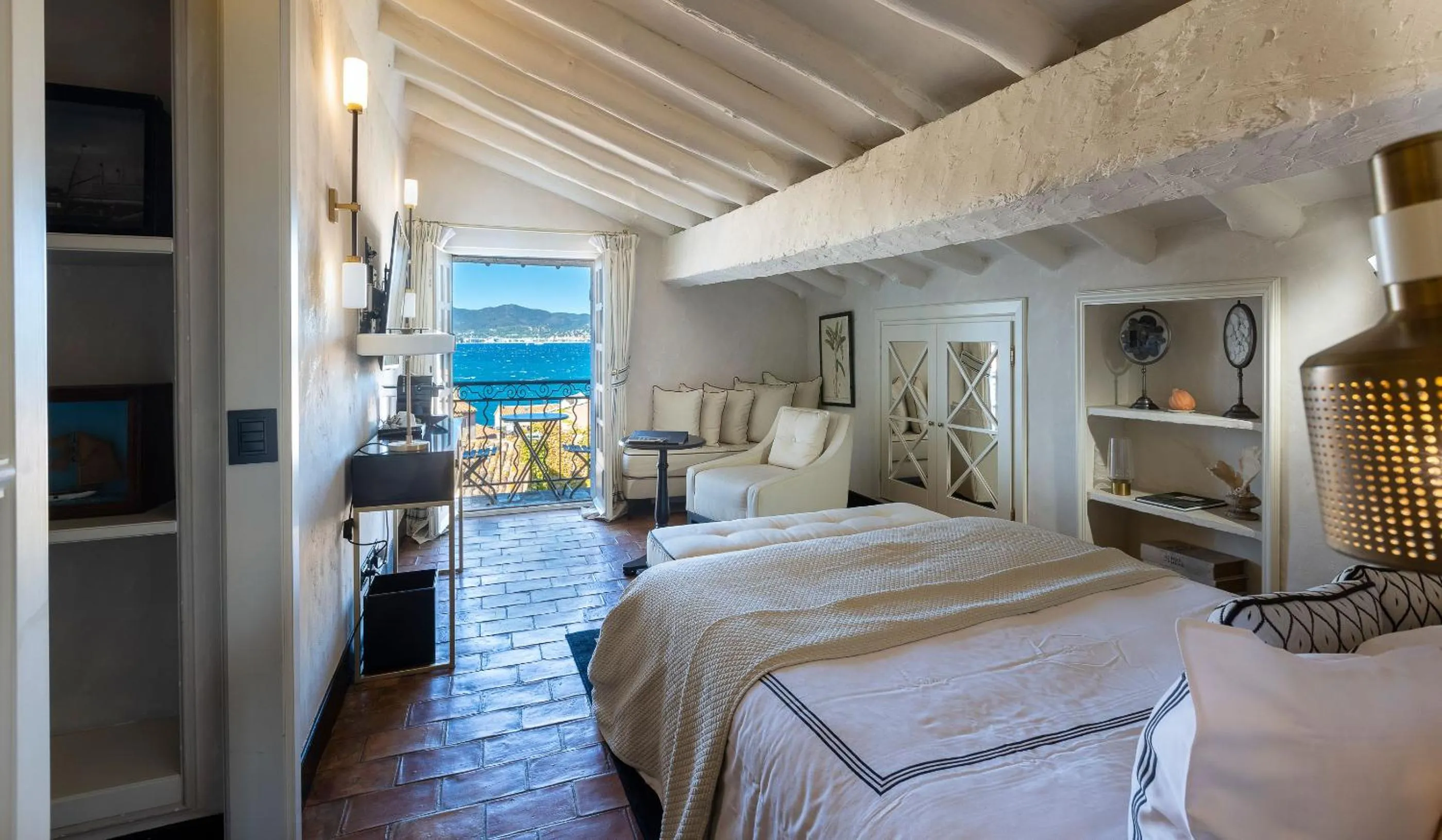 Bedroom, Bed in Le Yaca Saint-Tropez