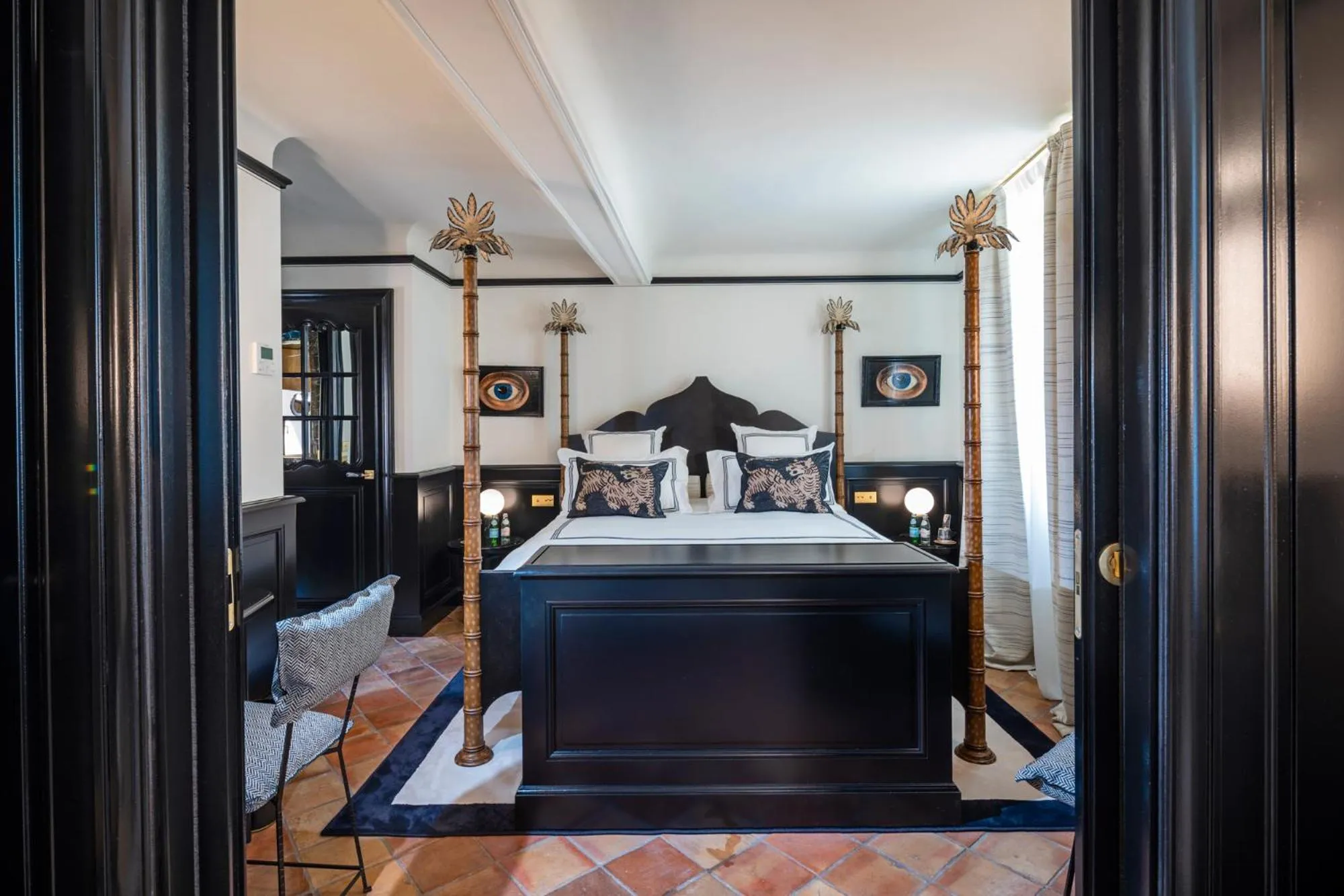 Photo of the whole room, Bed in Le Yaca Saint-Tropez