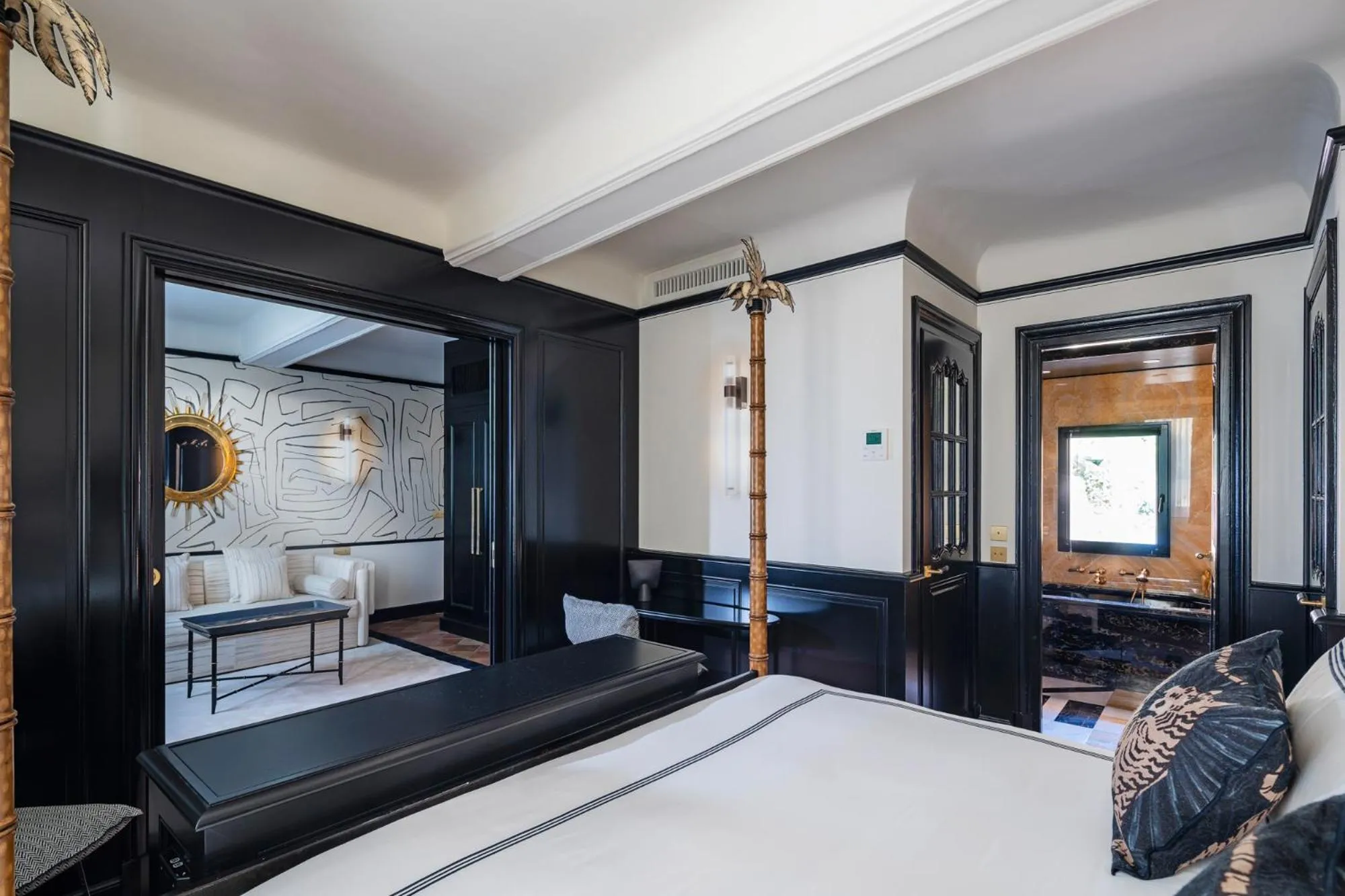 Photo of the whole room, Bed in Le Yaca Saint-Tropez