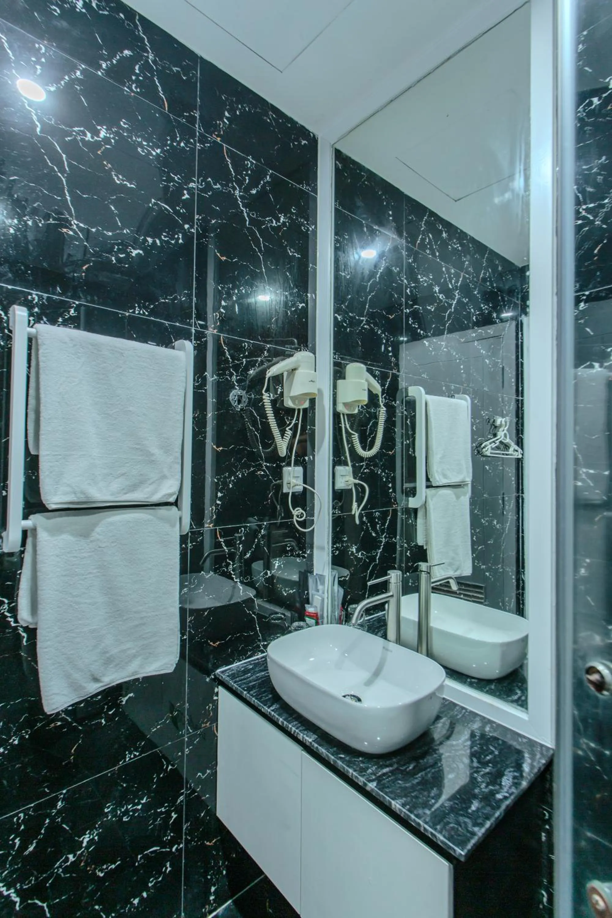 Shower in Palmier Hotel - Art House Da Nang
