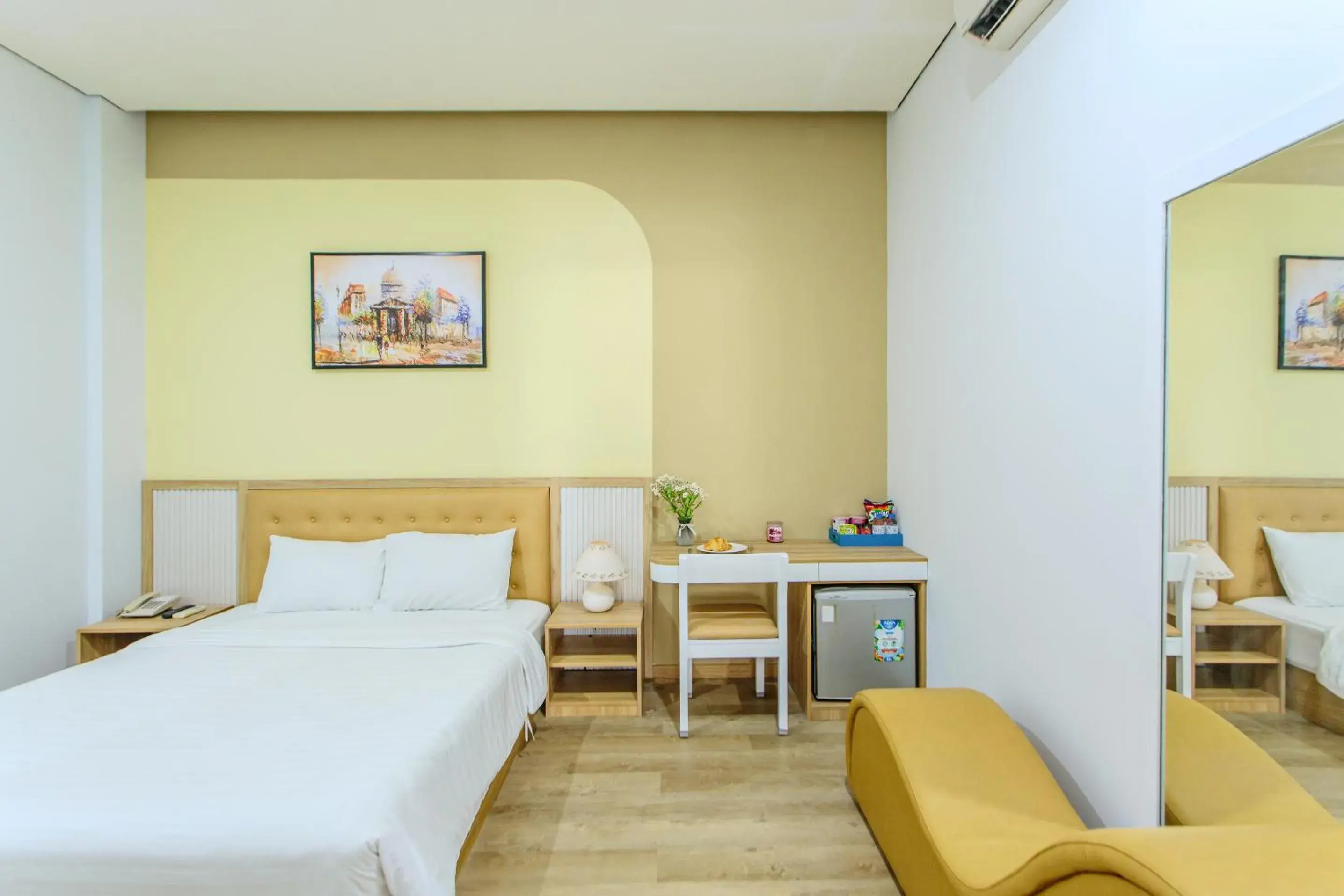 Superior Double Room in Palmier Hotel - Art House Da Nang Superior Double Room in Palmier Hotel - Art House Da Nang