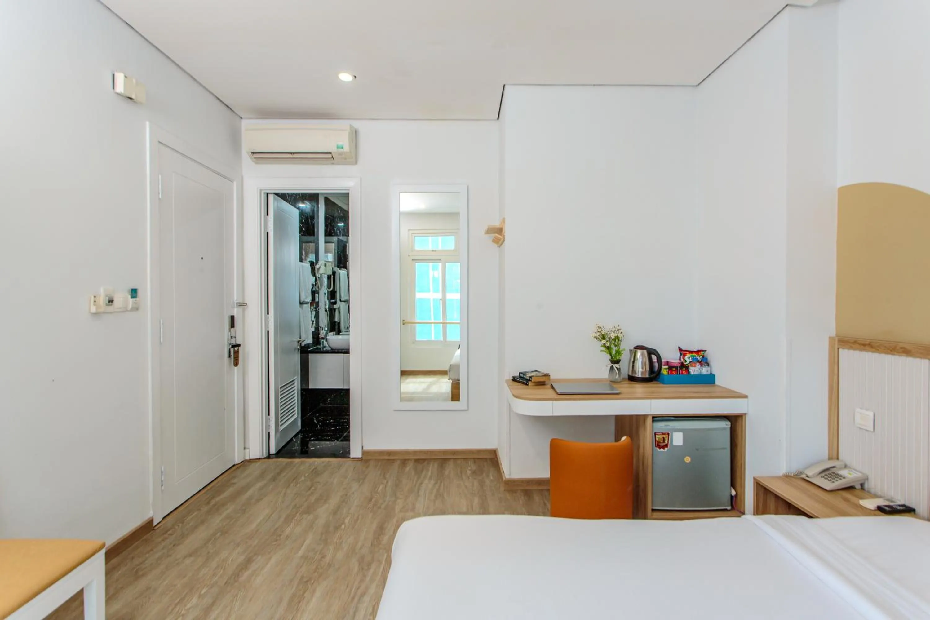 Photo of the whole room, Bed in Palmier Hotel - Art House Da Nang