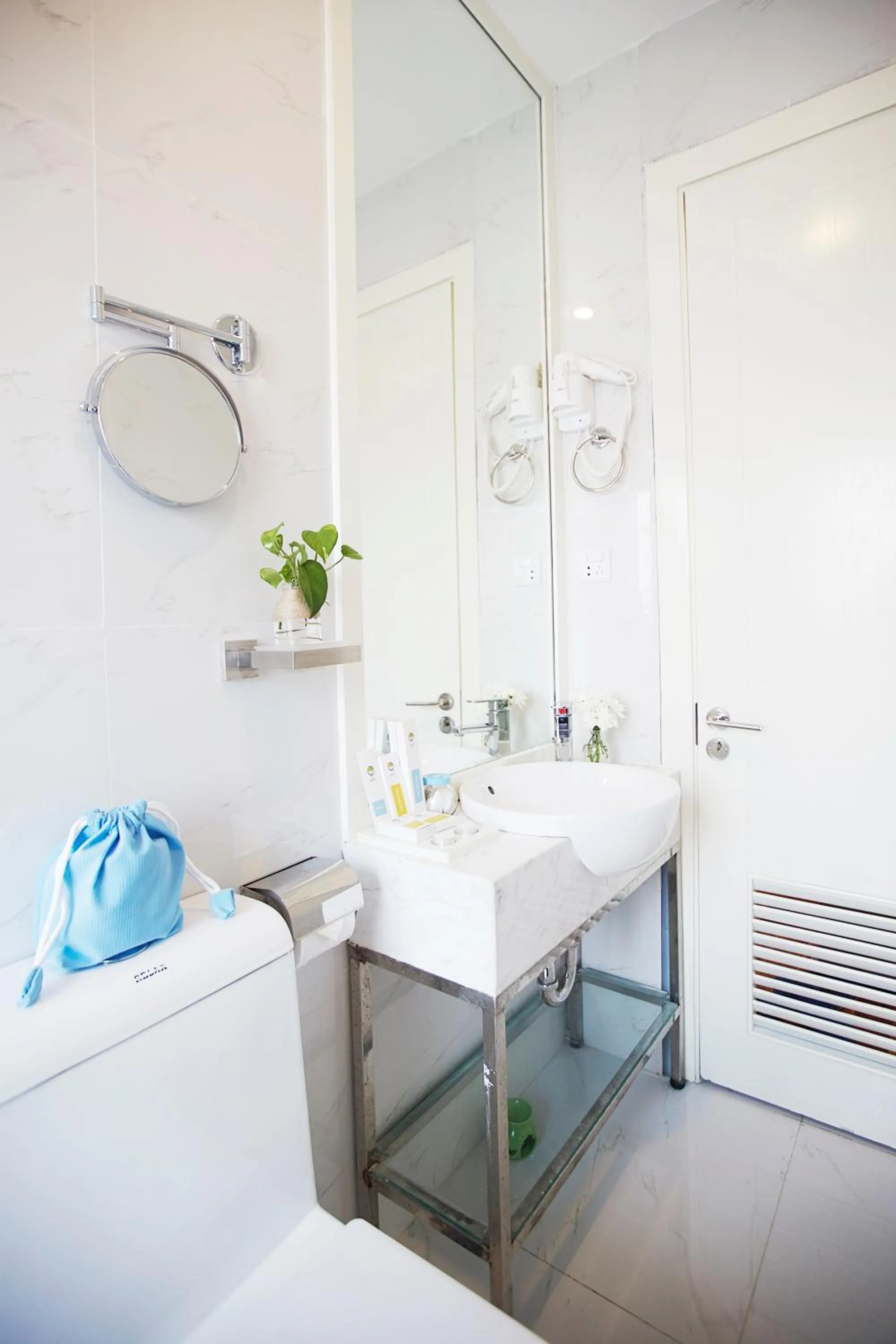 Bathroom in Palmier Hotel - Art House Da Nang