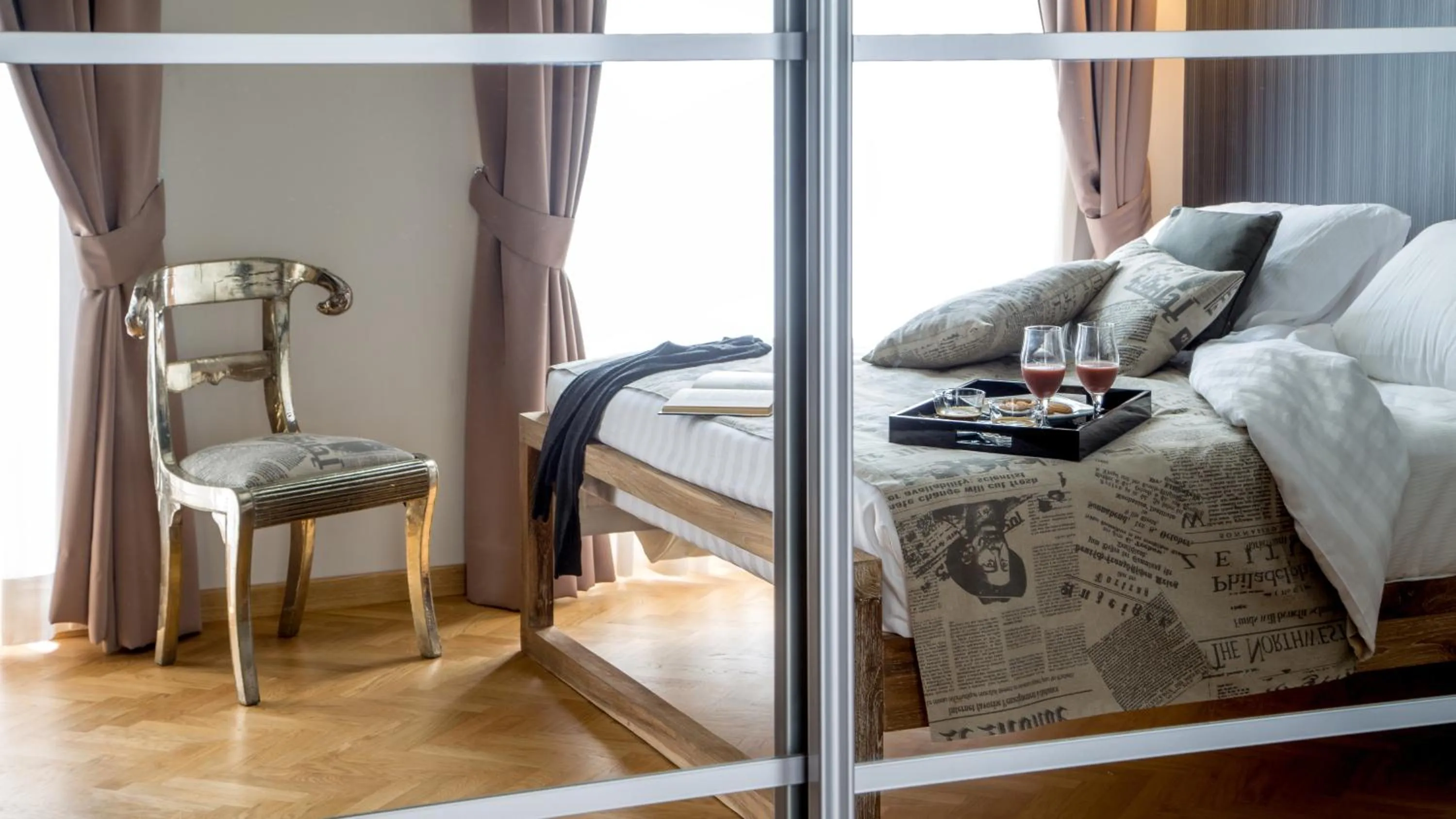 Living room, Bed in QT Suites Roma