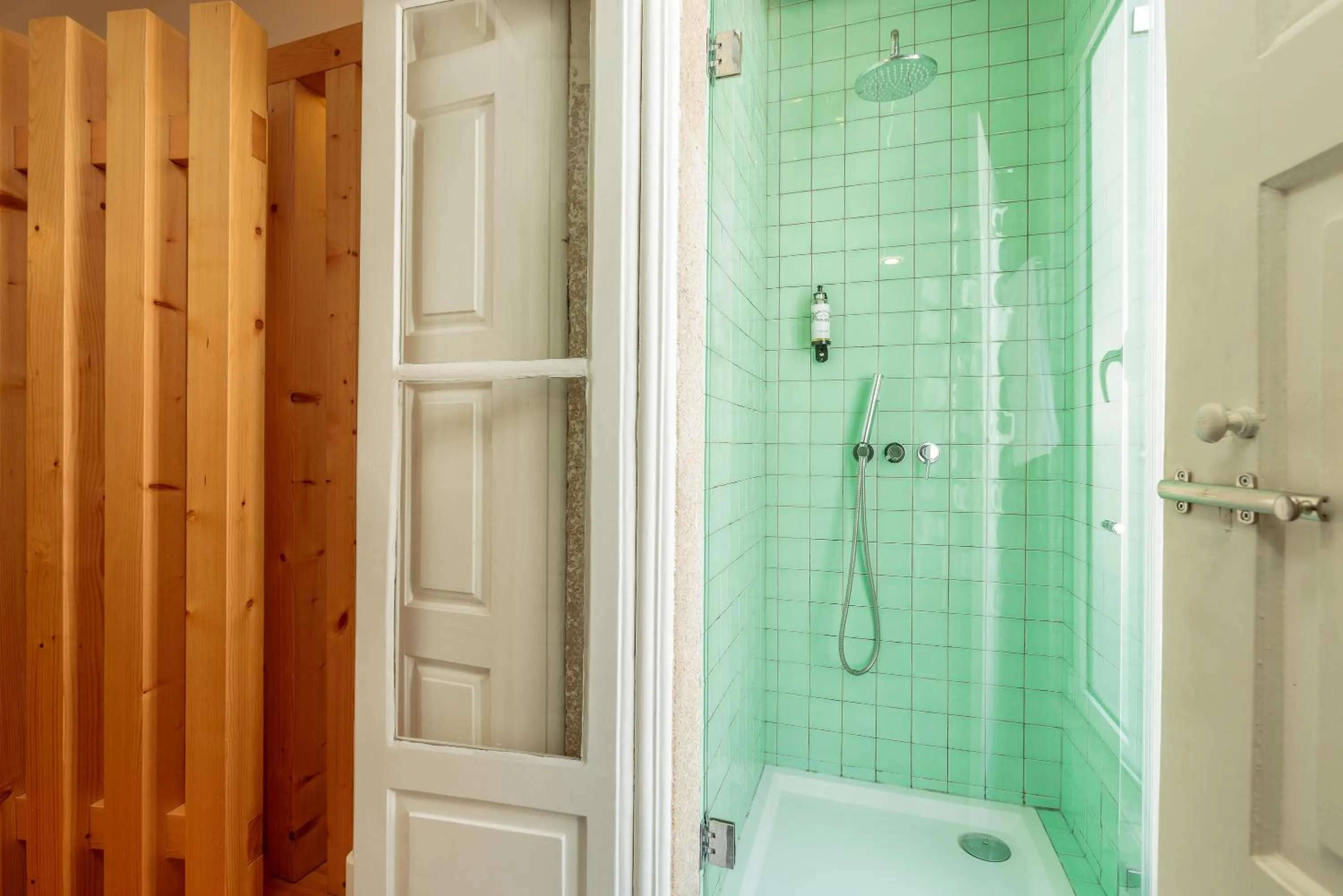 Shower in YOUROPO - Capela