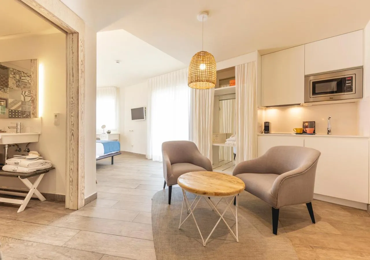 Photo of the whole room in 1935 Hotel Boutique & Apartments - Adults Only