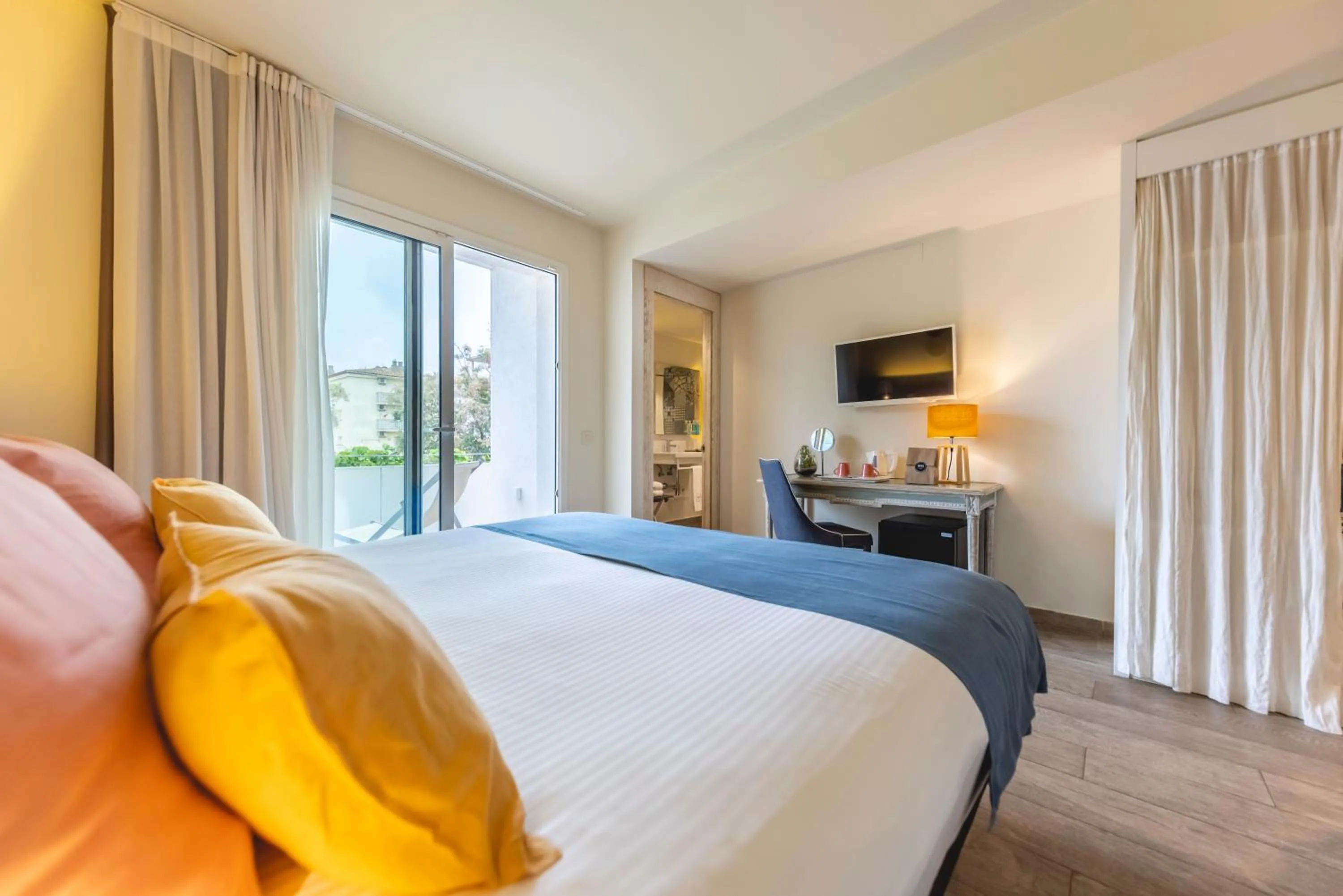 Bedroom, Bed in 1935 Hotel Boutique & Apartments - Adults Only