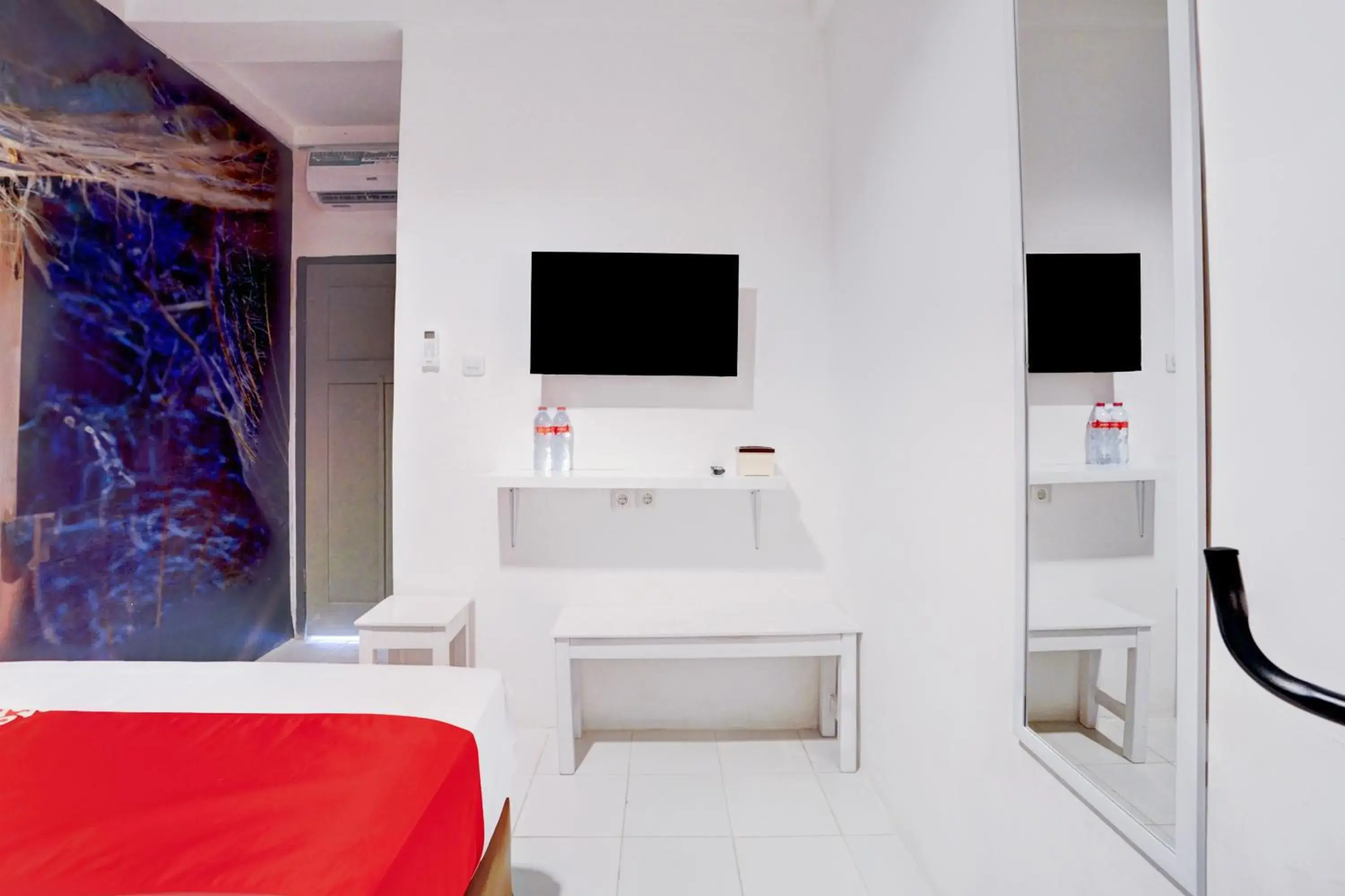 TV and multimedia, Bed in Hotel O Nawangwulan TV and multimedia, Bed in Hotel O Nawangwulan