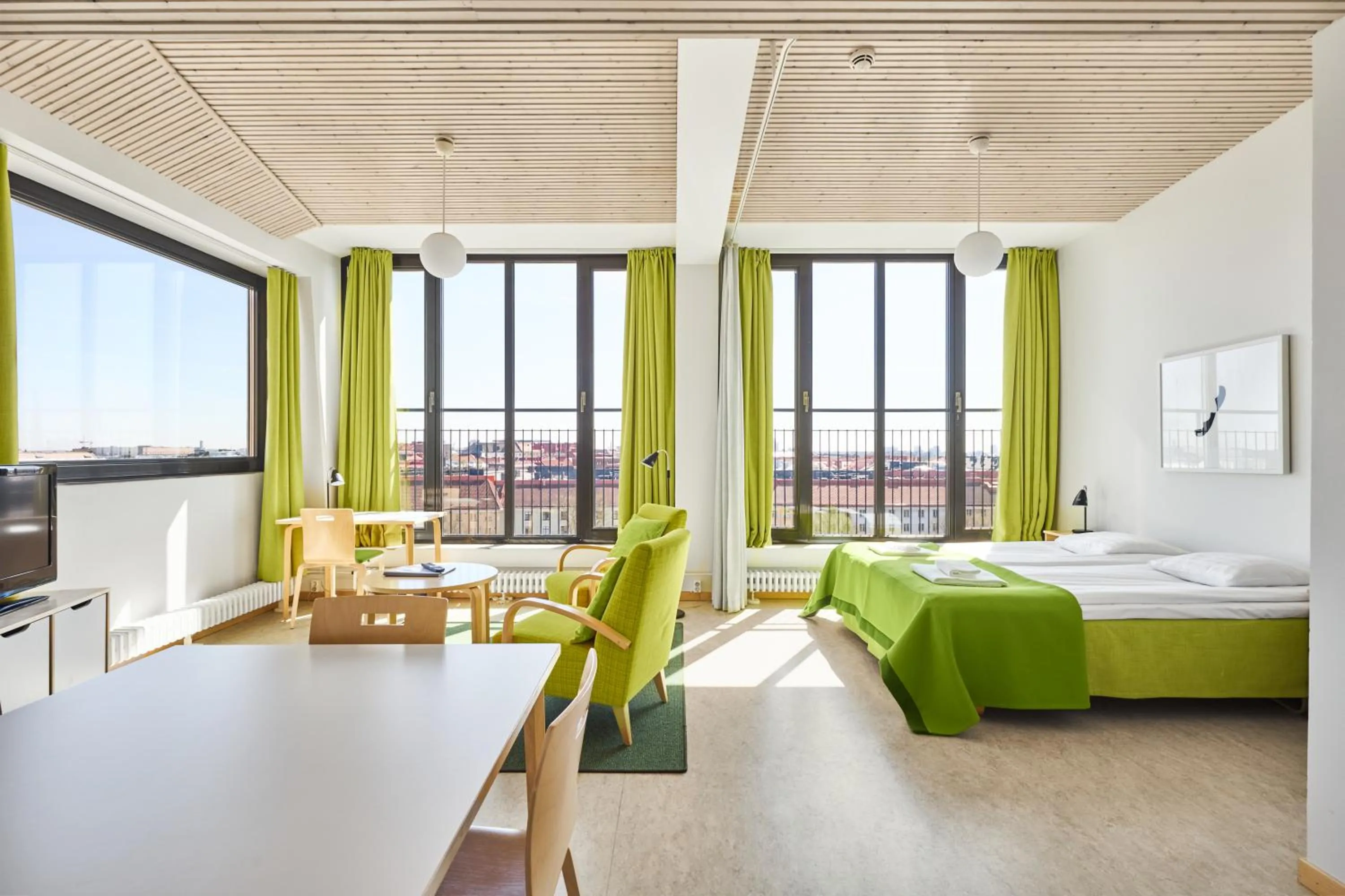 Photo of the whole room, Bed in Töölö Towers