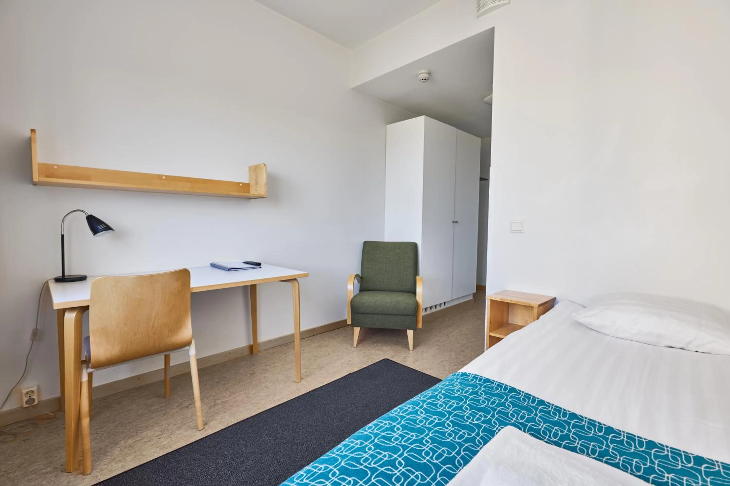 Photo of the whole room, Bed in Töölö Towers