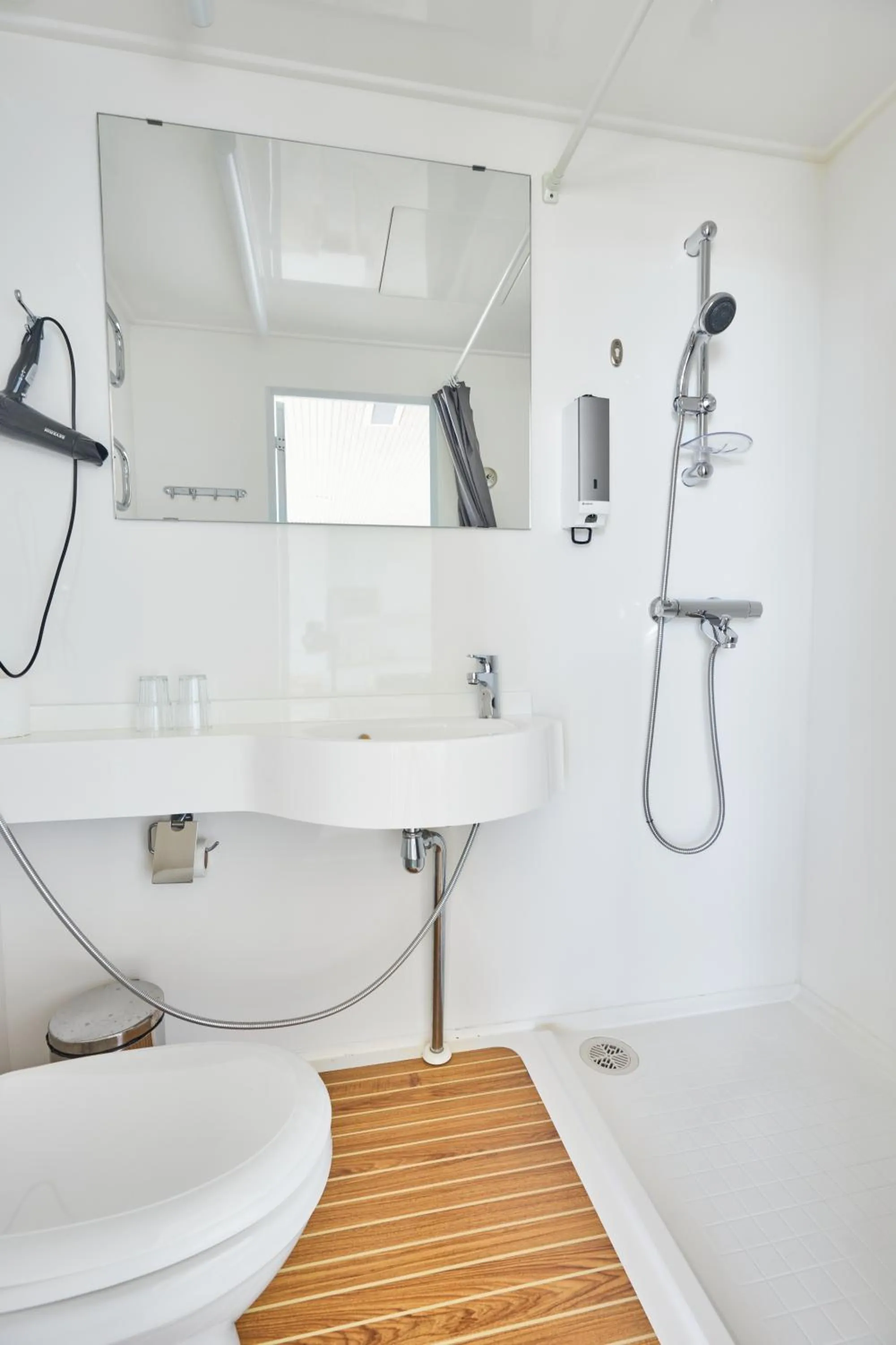 Shower in Töölö Towers