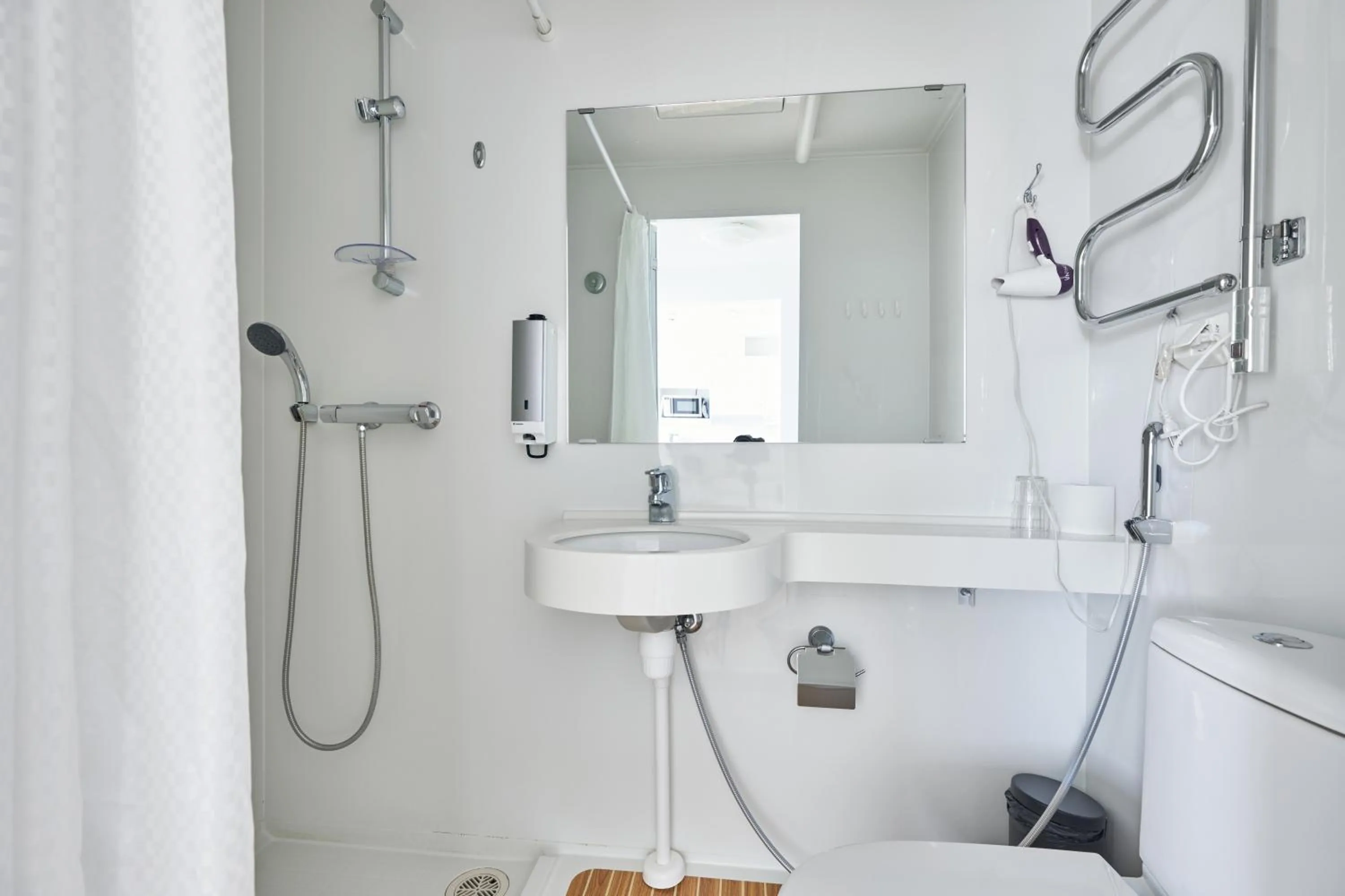 Shower in Töölö Towers