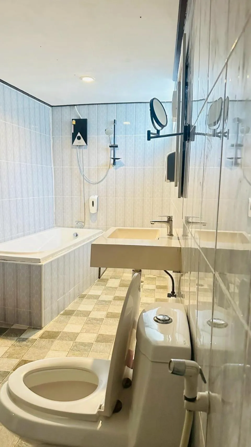 Shower in The Windsor Boutique Resort