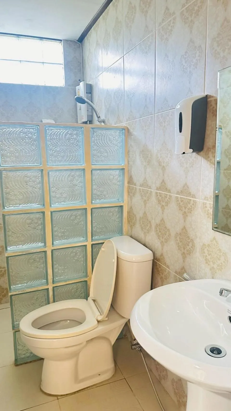 Shower in The Windsor Boutique Resort