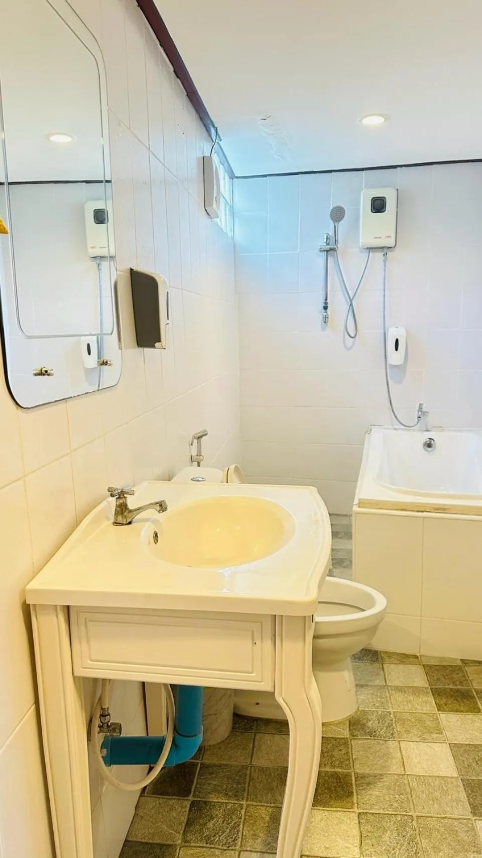 Shower in The Windsor Boutique Resort