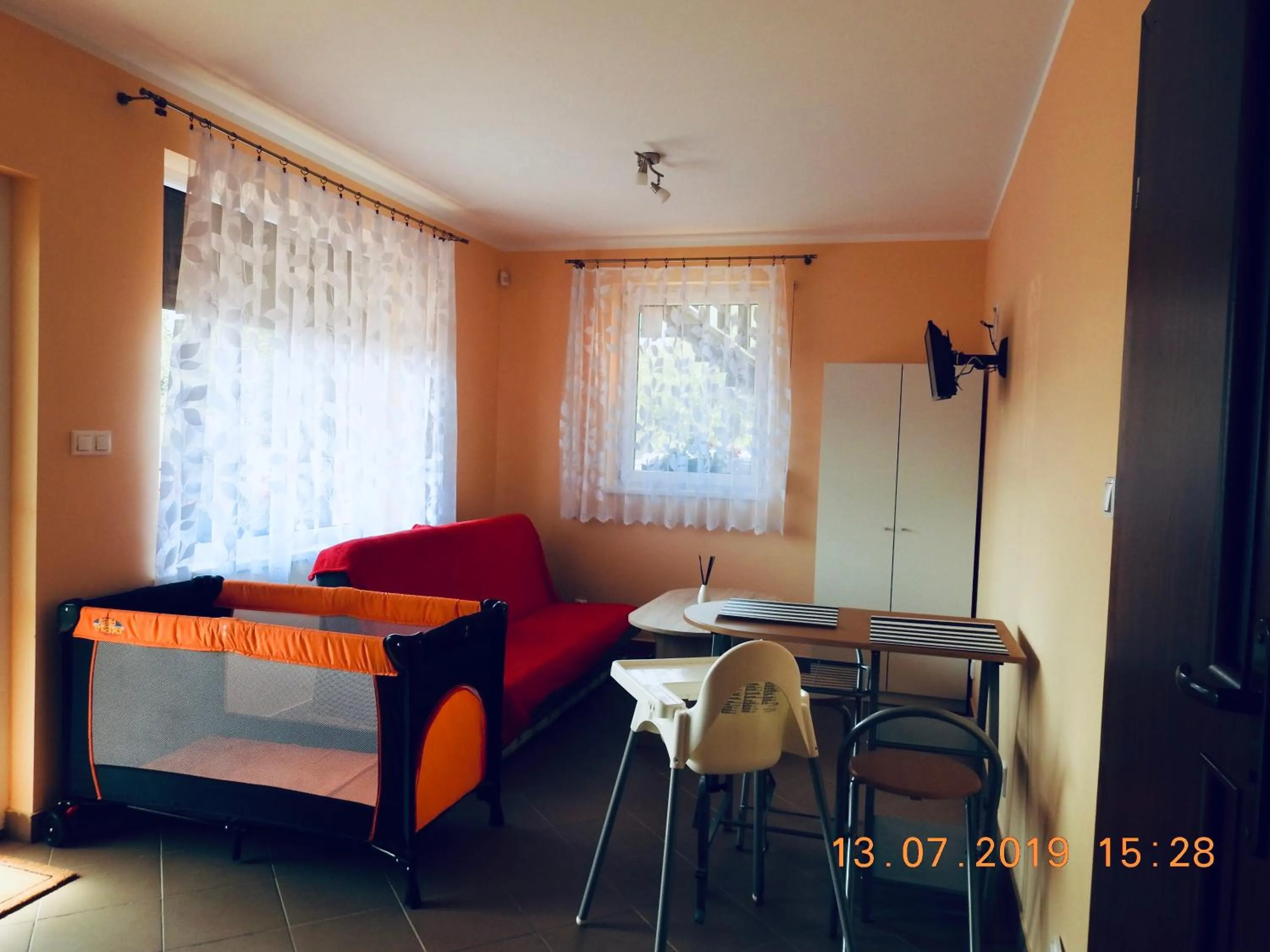 Living room, Bed in Ośrodek Wczasowy Belona - BON TURYSTYCZNY