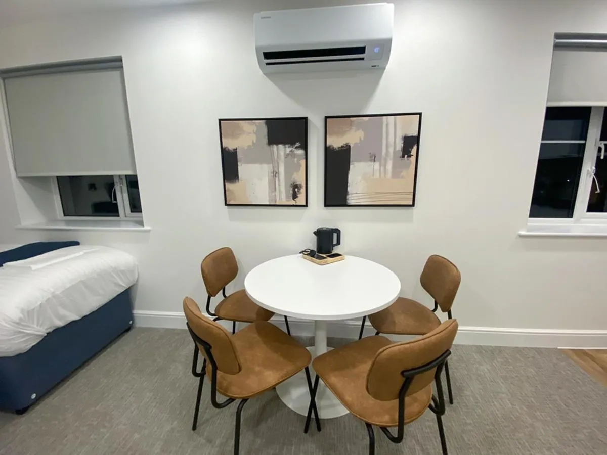 Dining area, Bed in Hilltop Haven