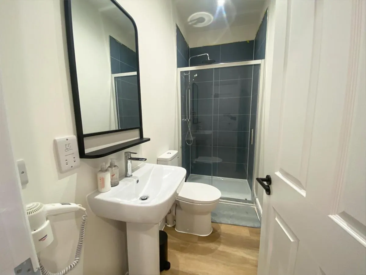 Shower in Hilltop Haven