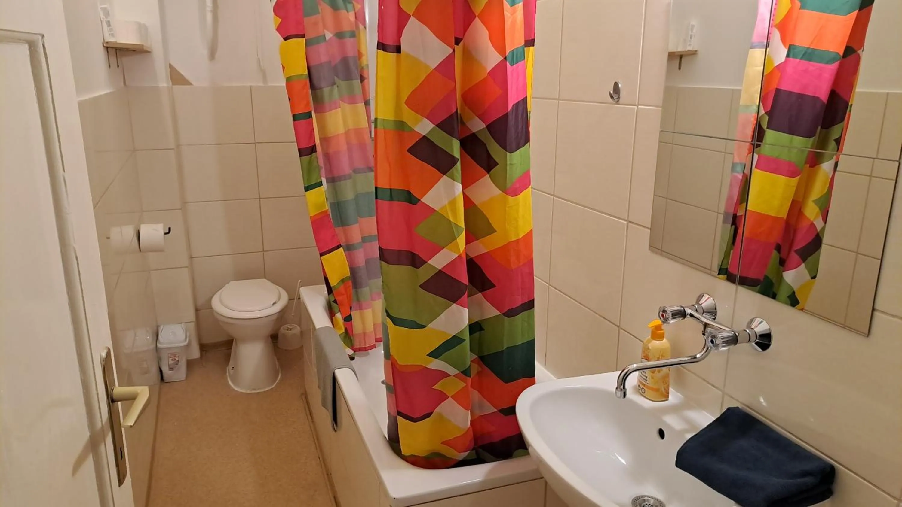 Bathroom in Pal's Hostel and Apartments