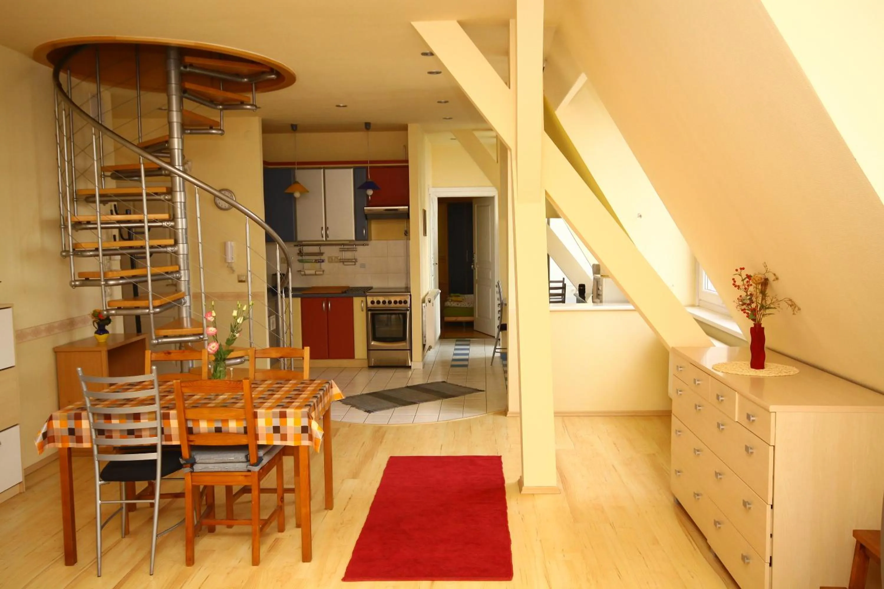 Dining area in Pal's Hostel and Apartments