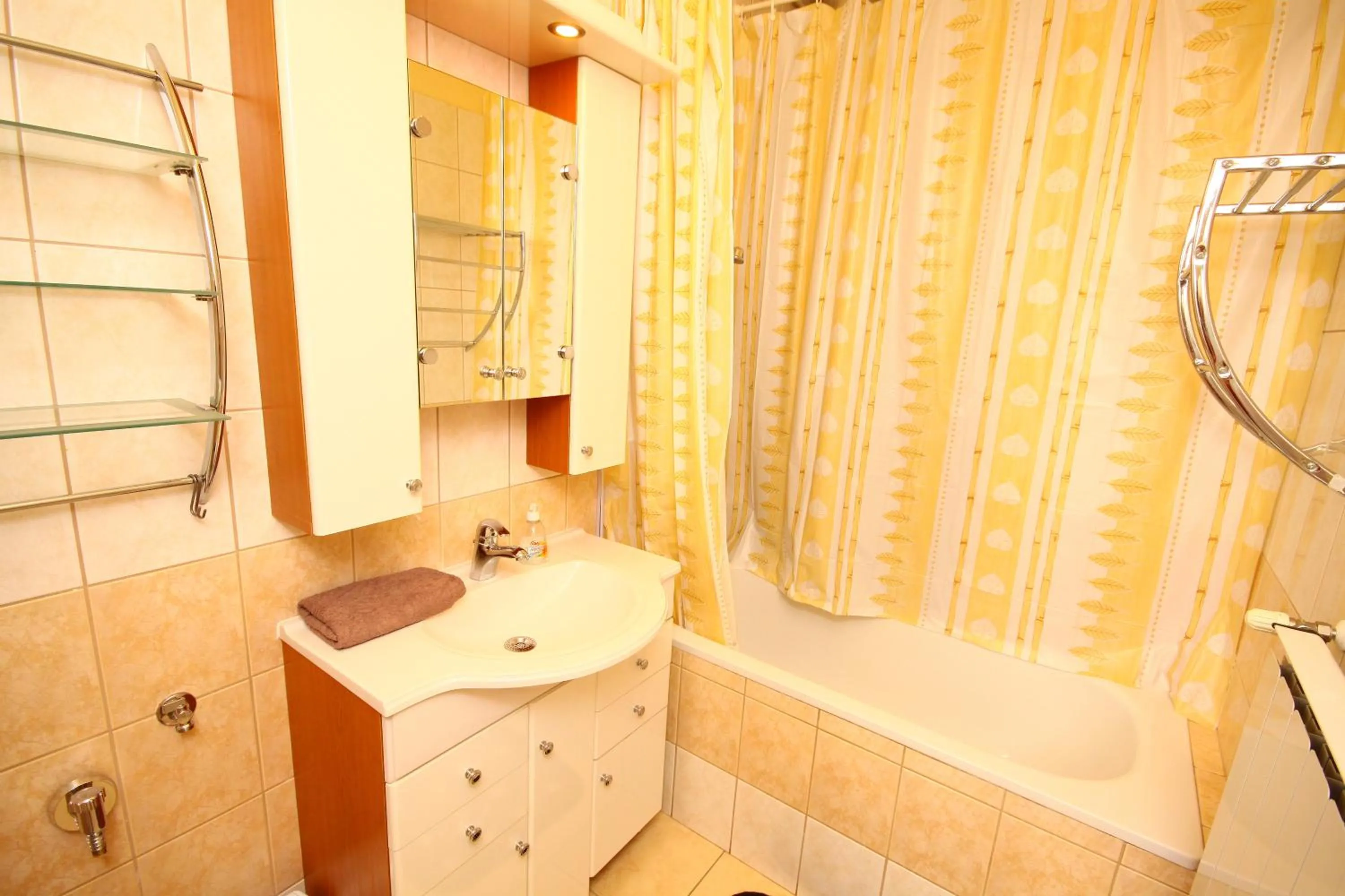 Bathroom in Pal's Hostel and Apartments