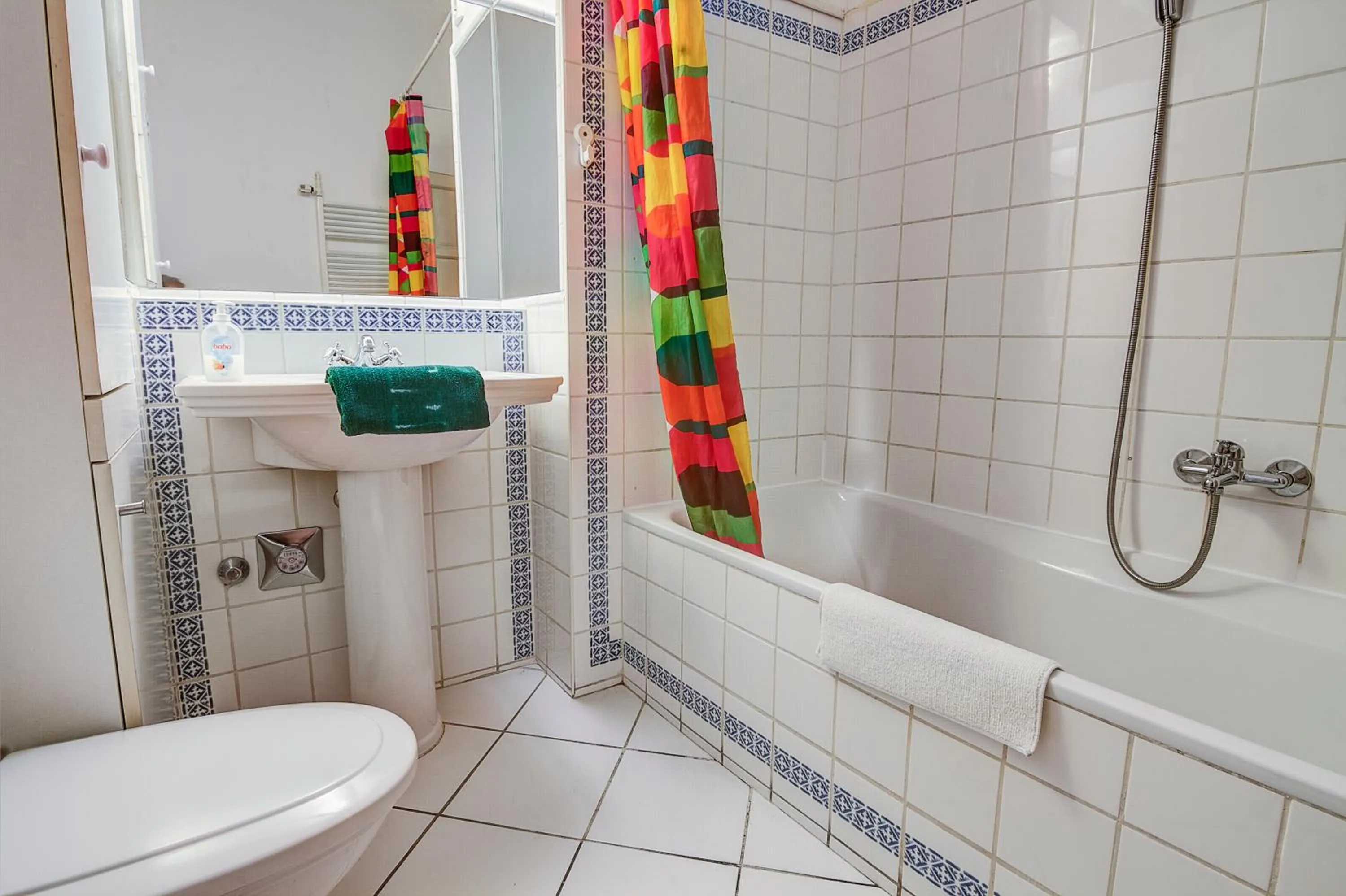 Bathroom in Pal's Hostel and Apartments