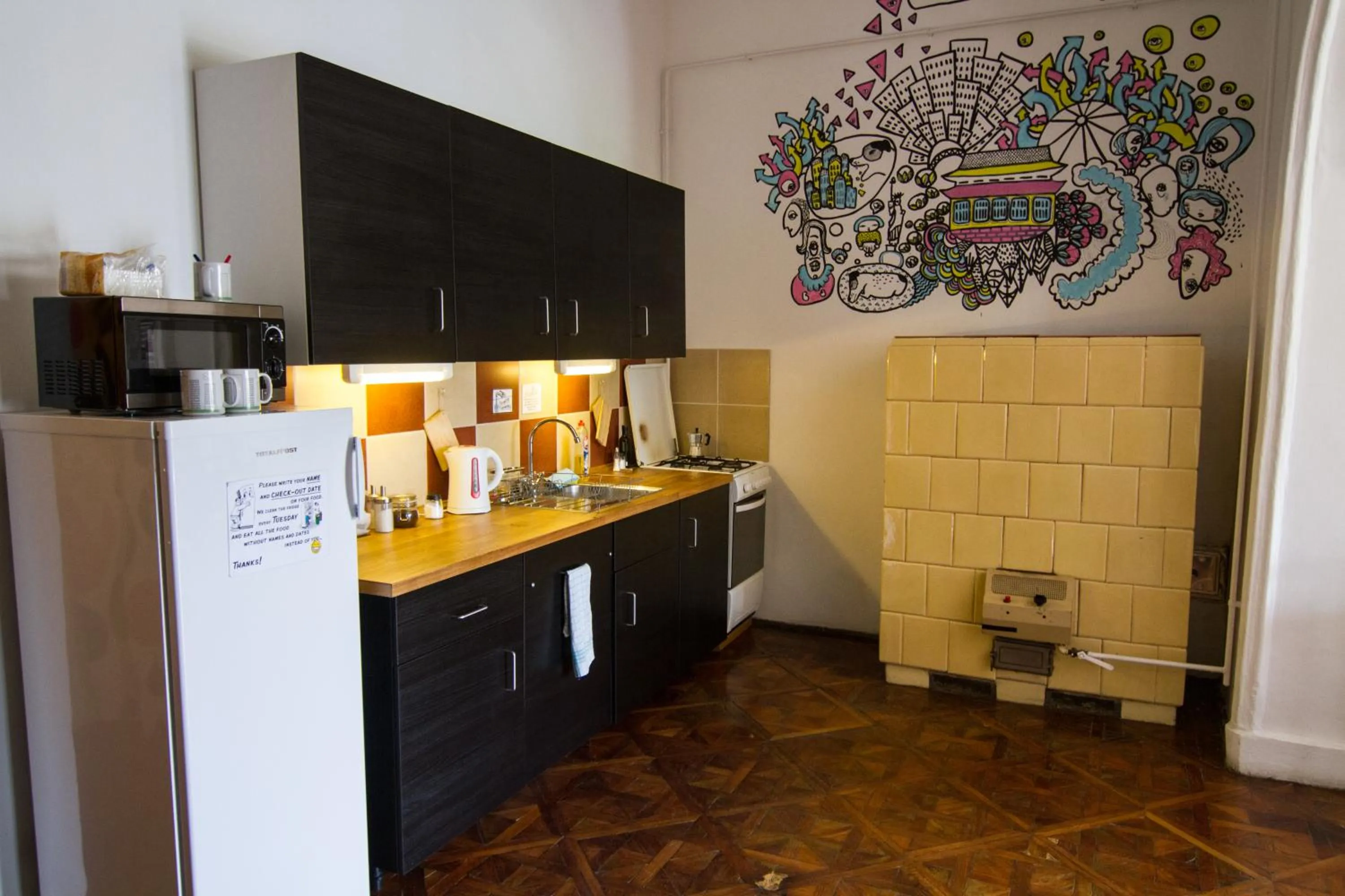 Kitchen or kitchenette in Pal's Hostel and Apartments