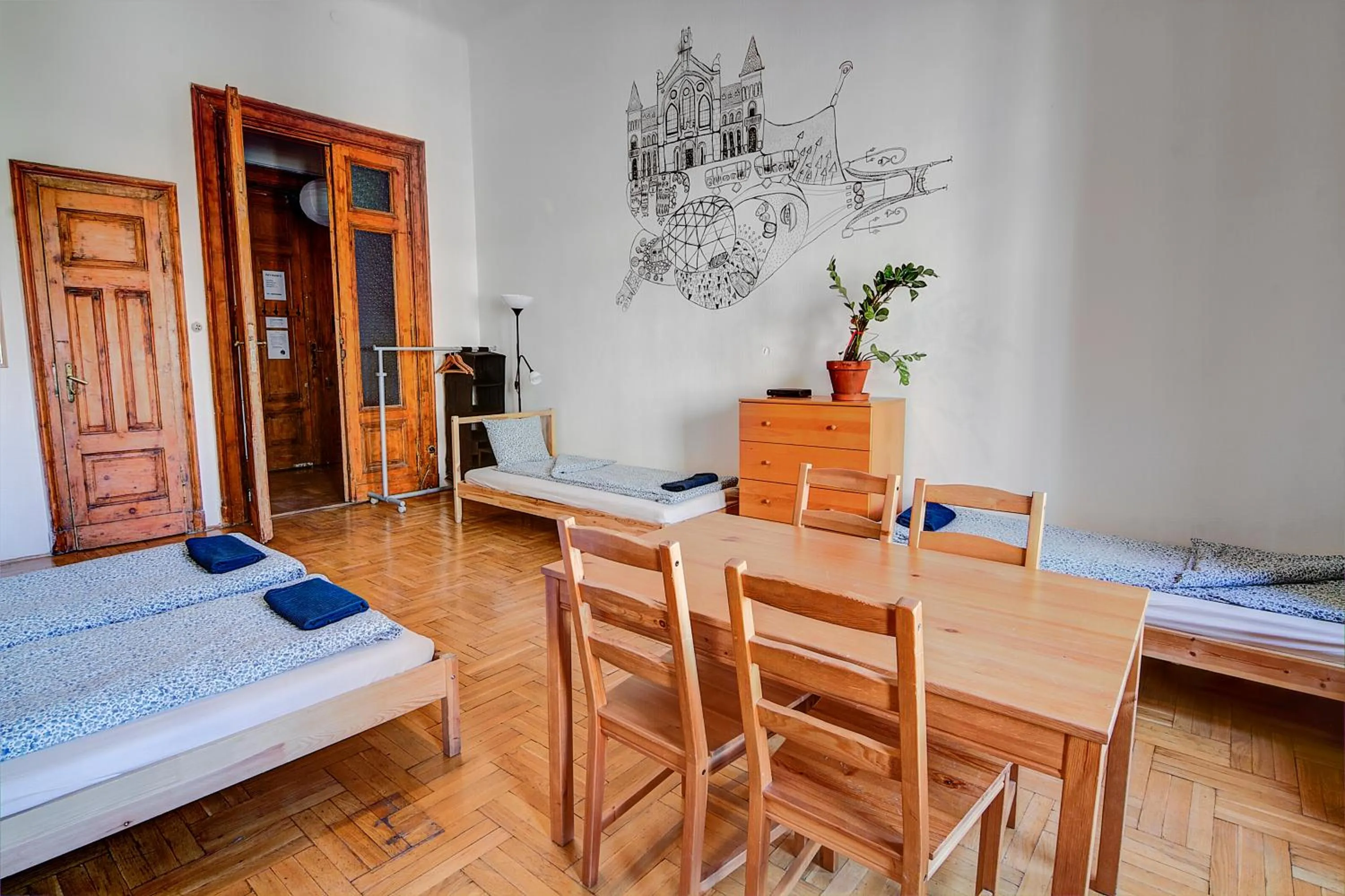 Dining area, Bed in Pal's Hostel and Apartments