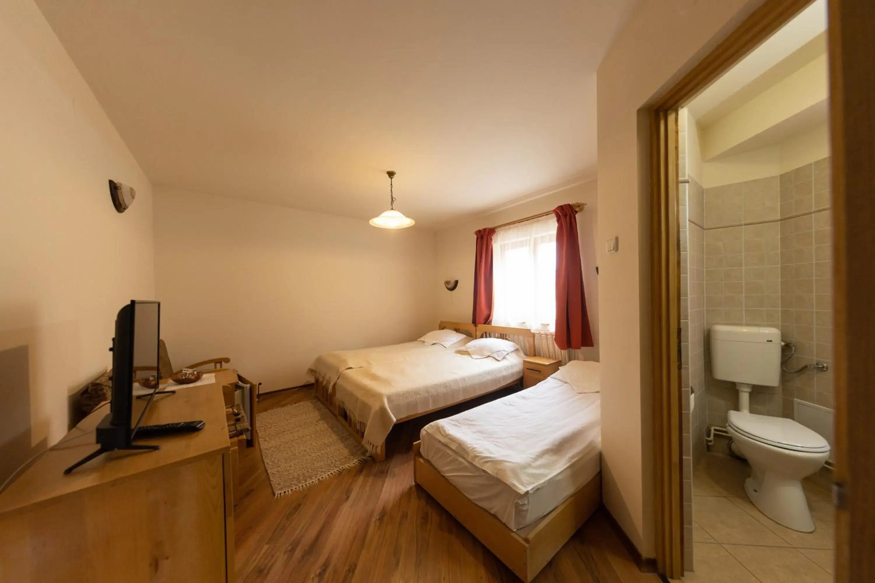 Twin Room with Extra Bed in Pensiunea Bella Vita Twin Room with Extra Bed in Pensiunea Bella Vita