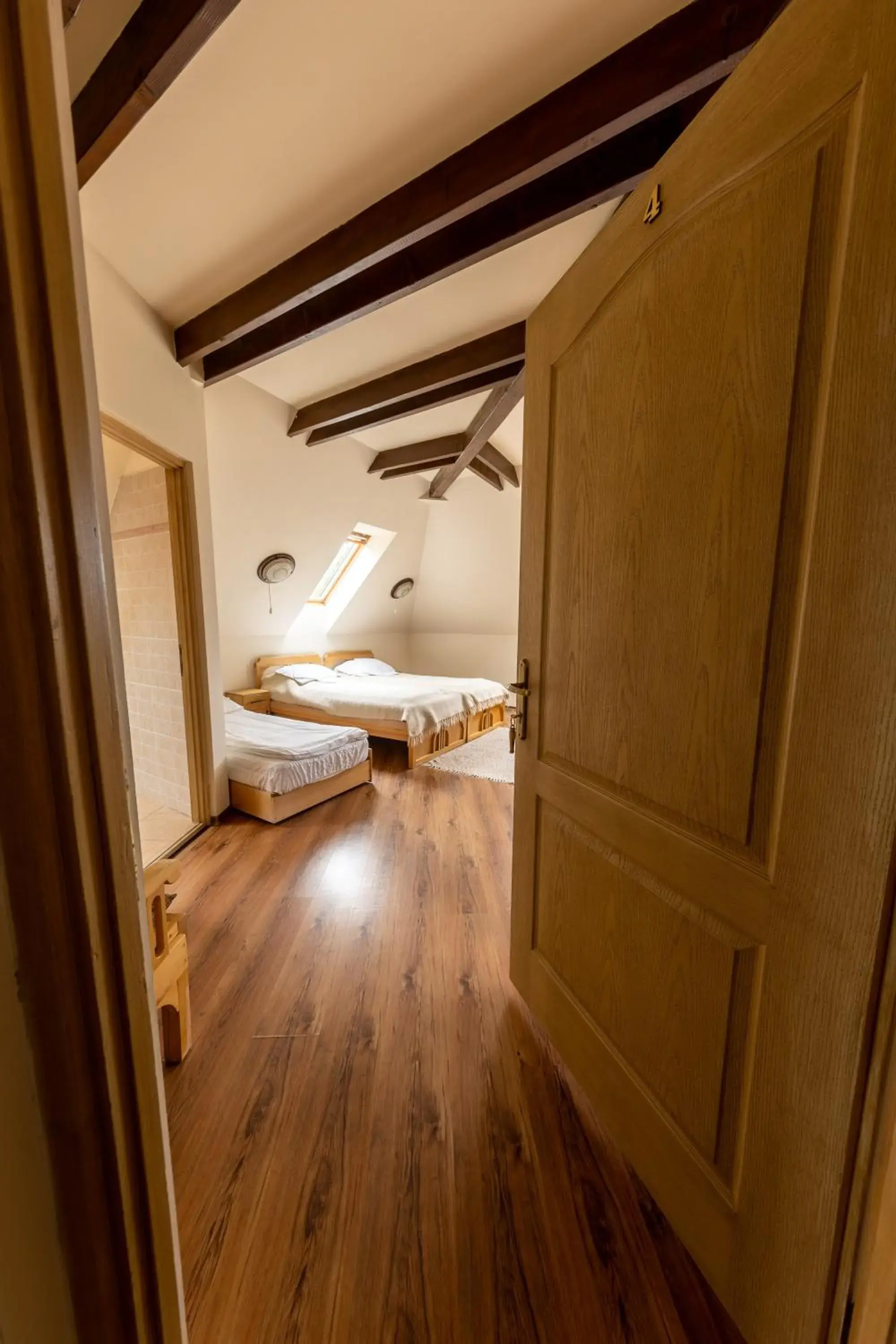 Quadruple Room with Bathroom in Pensiunea Bella Vita Quadruple Room with Bathroom in Pensiunea Bella Vita