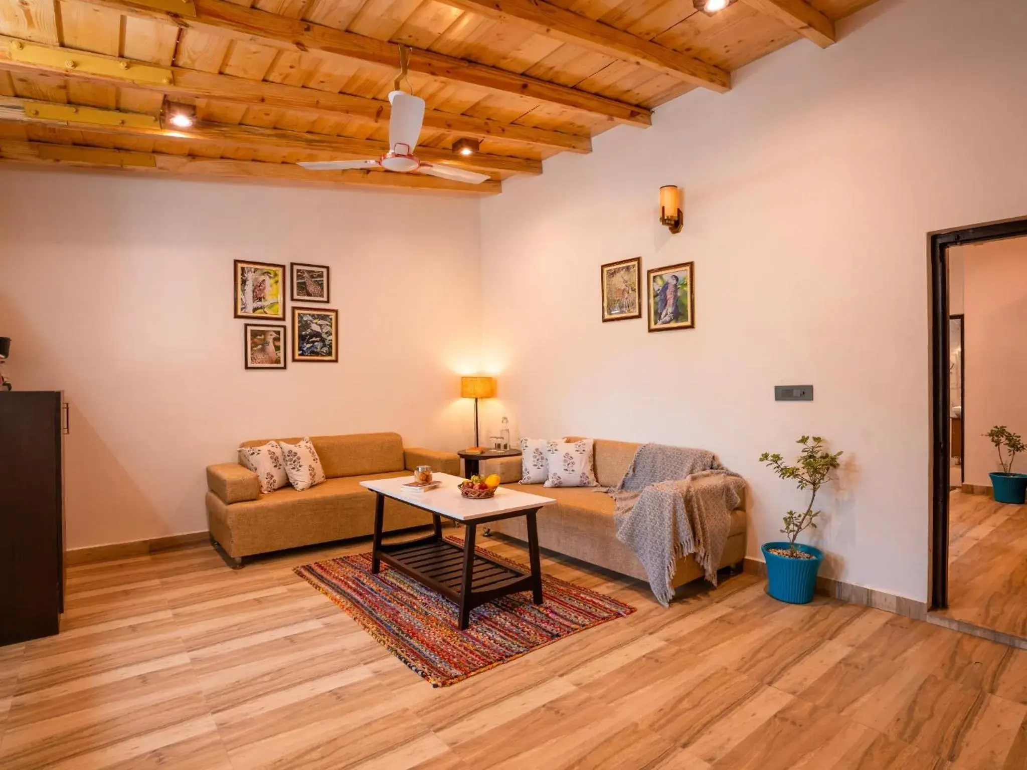 Suite with Lake View in Moustache Select Naukuchiatal by the lake Suite with Lake View in Moustache Select Naukuchiatal by the lake