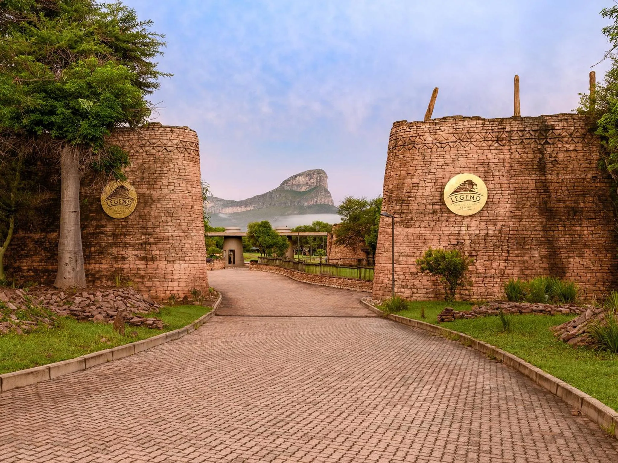 Facade/entrance in Monomotapa Village