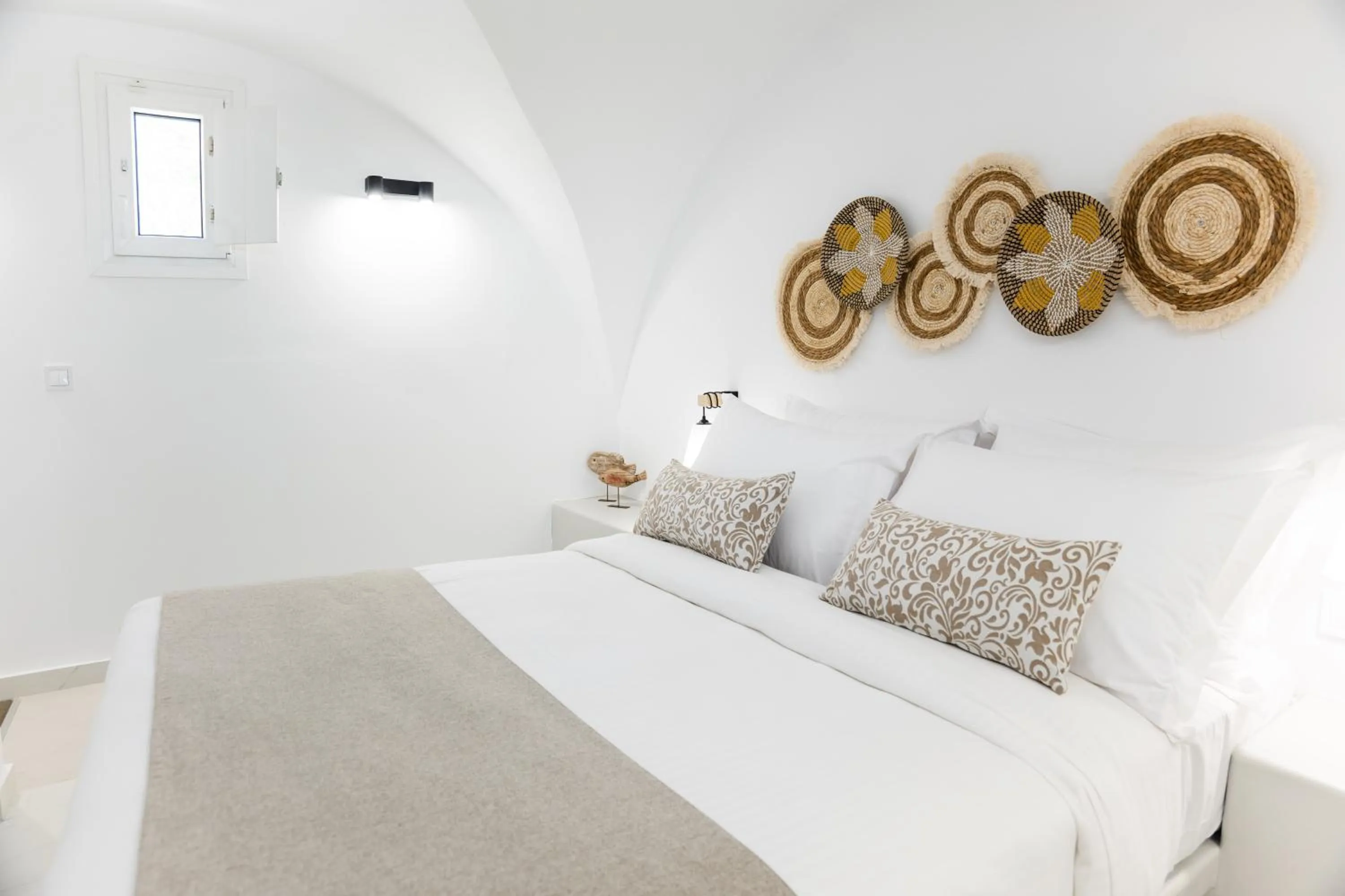 Bed in Kýma Perissa