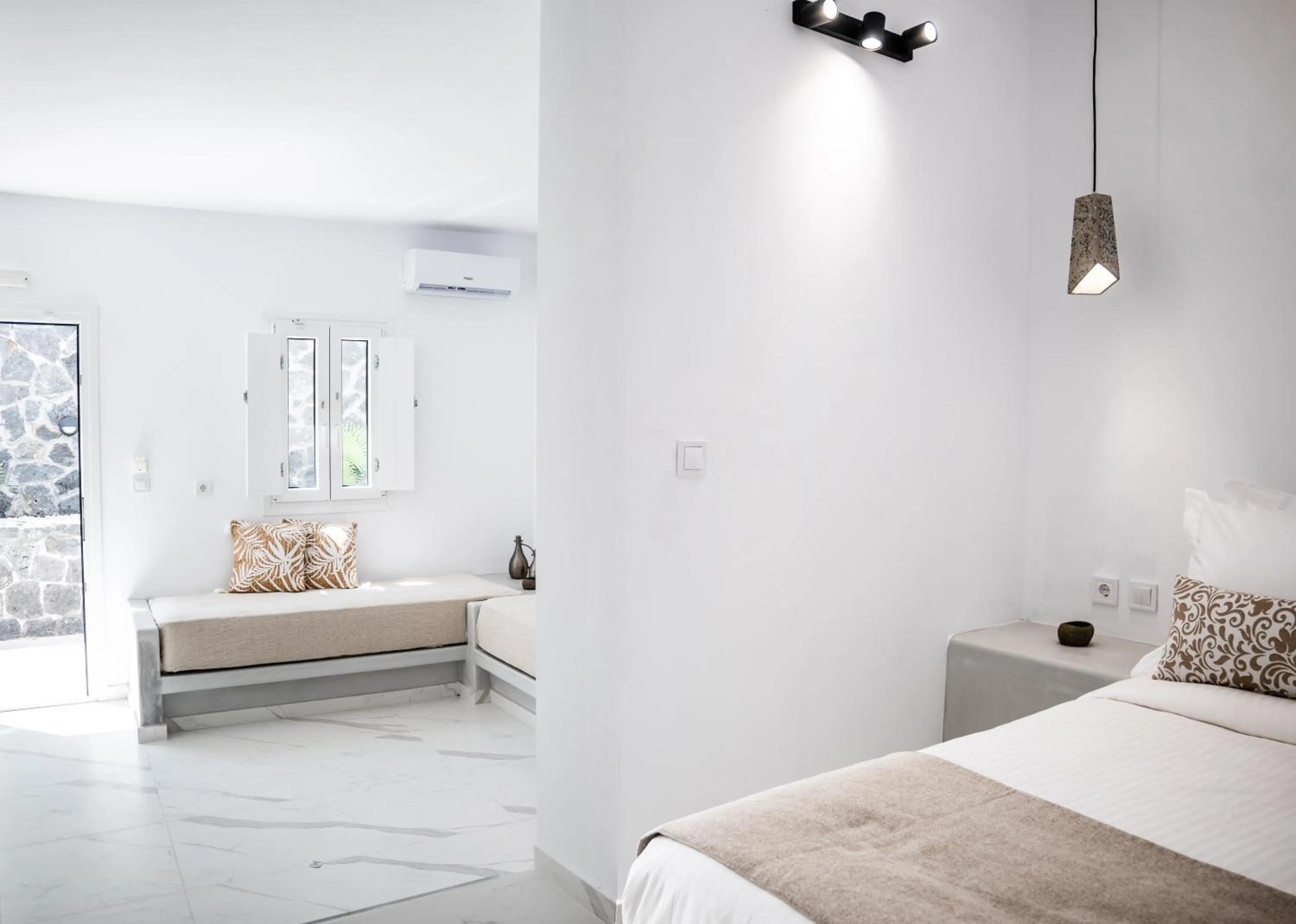 Bed in Kýma Perissa