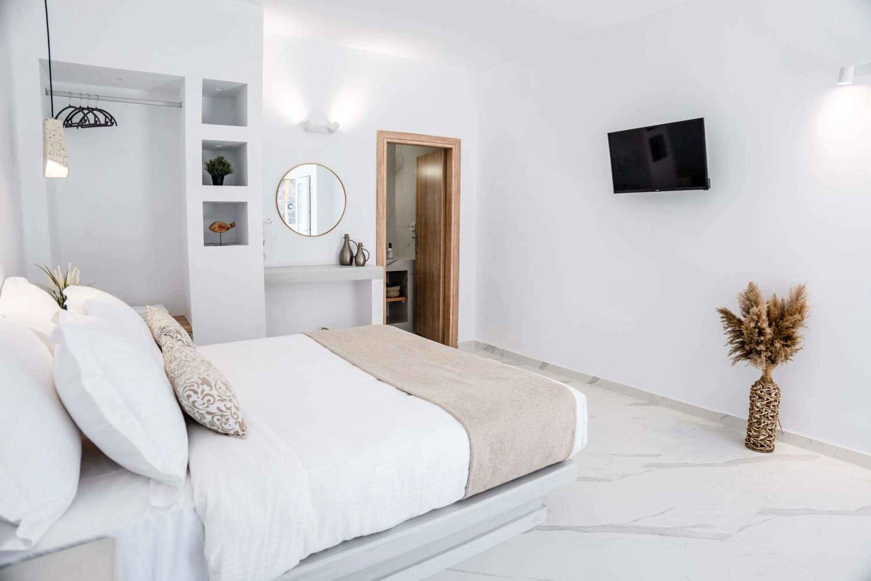 TV and multimedia, Bed in Kýma Perissa