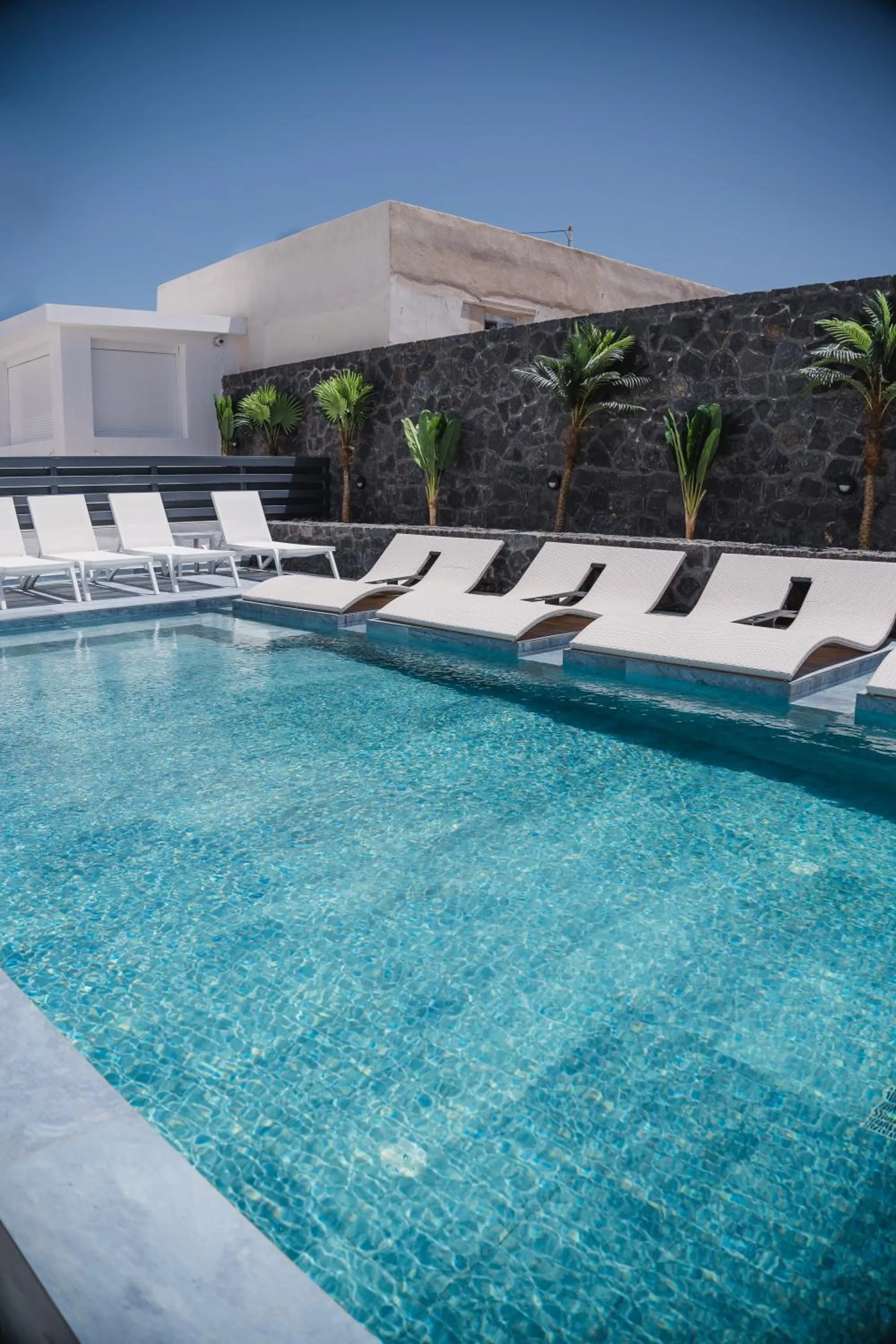 Pool view in Kýma Perissa