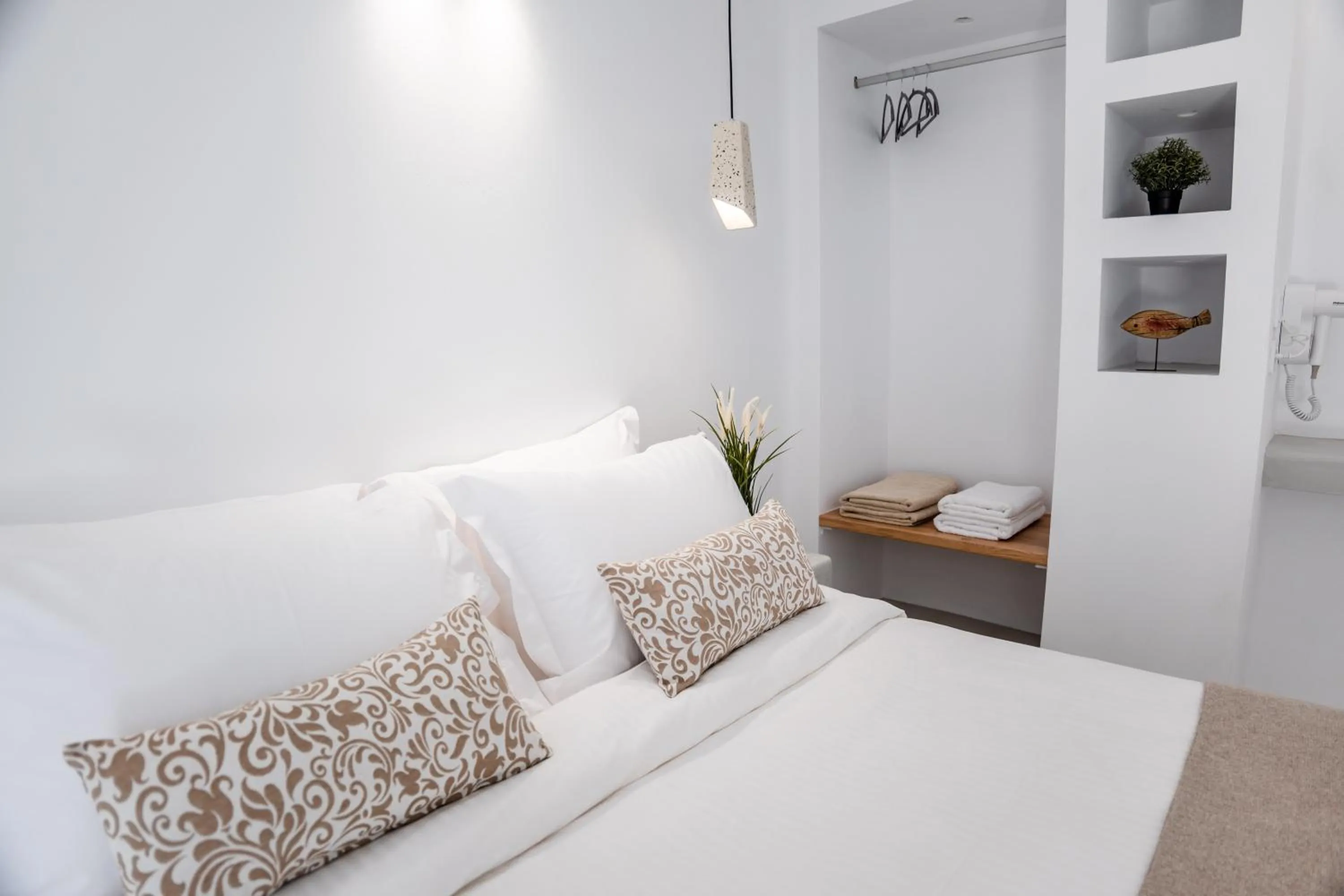 Bed in Kýma Perissa