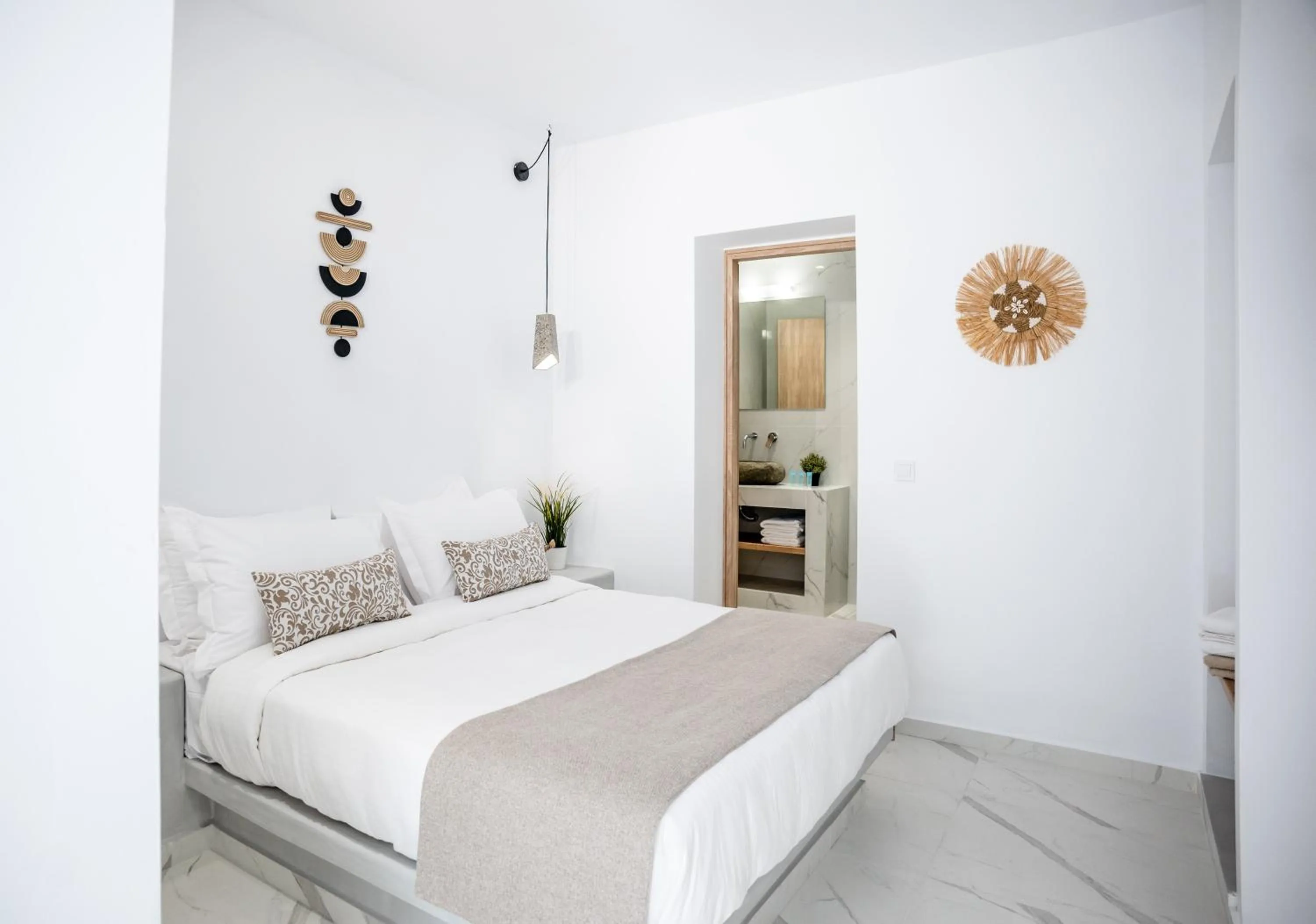 Bed in Kýma Perissa