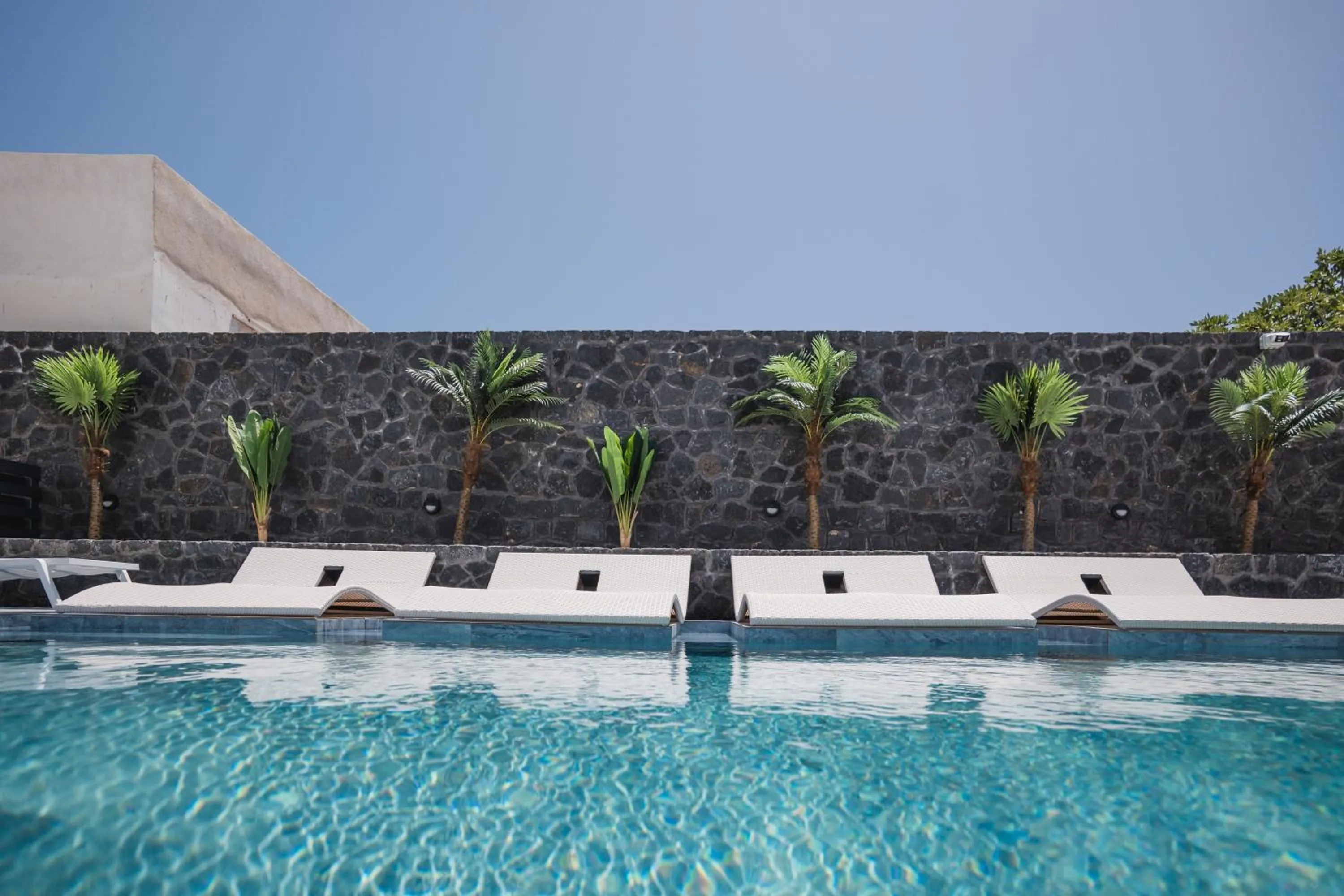 Swimming pool in Kýma Perissa