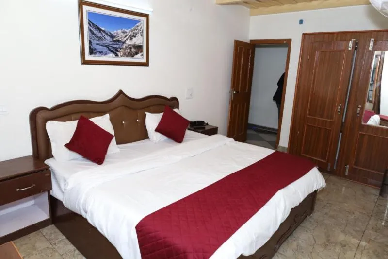 Bedroom in Hotel The Lahul Expedition By Beas Hospitality